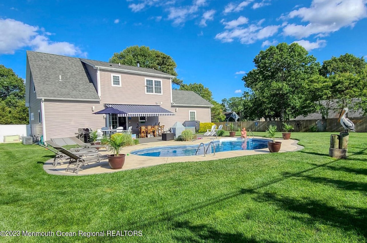 126 Kettle Creek Rd, Toms River NJ  08753-1857 exterior