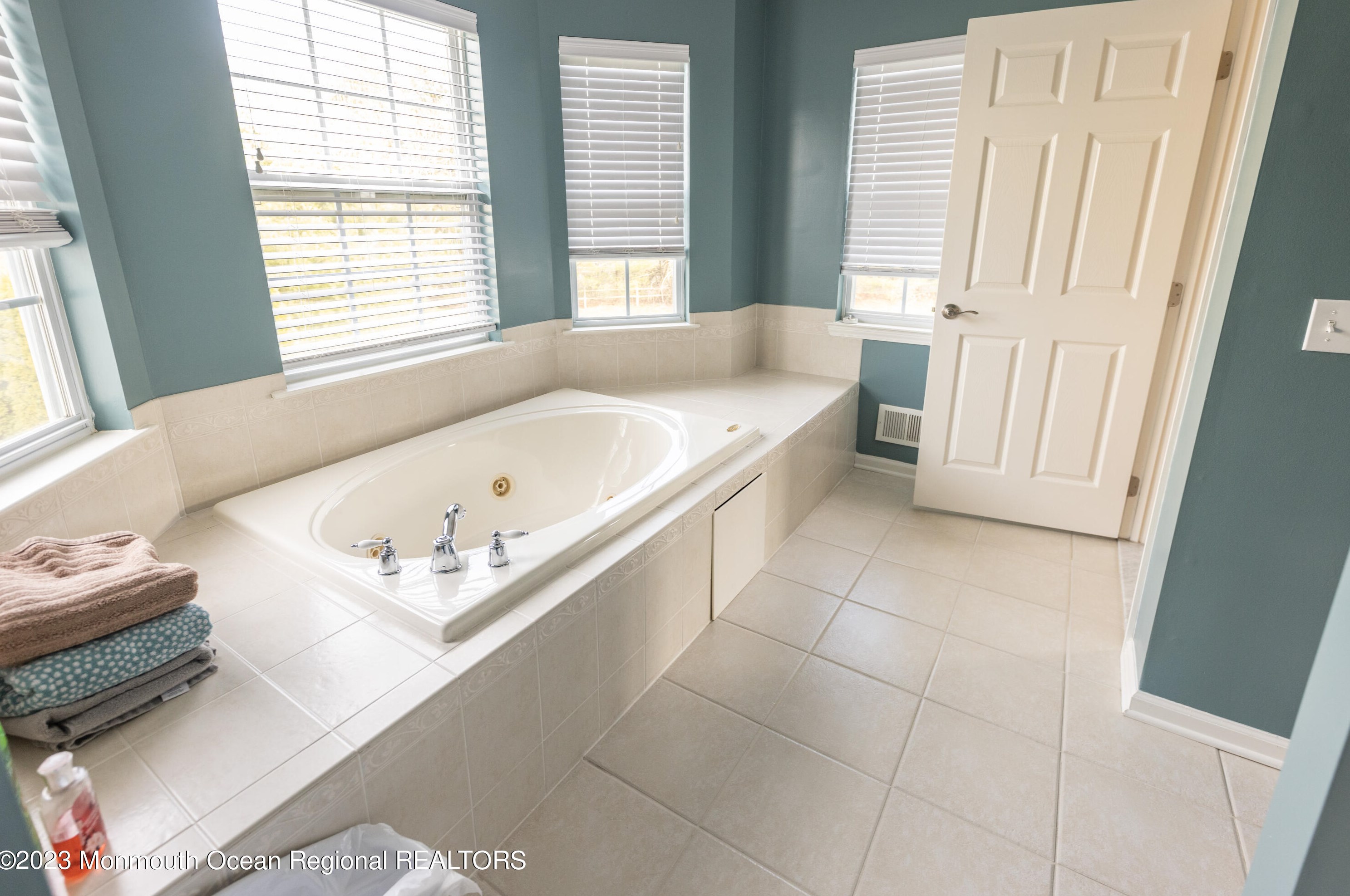 86 San Anita Dr, Wall Township NJ  07753-7568 exterior