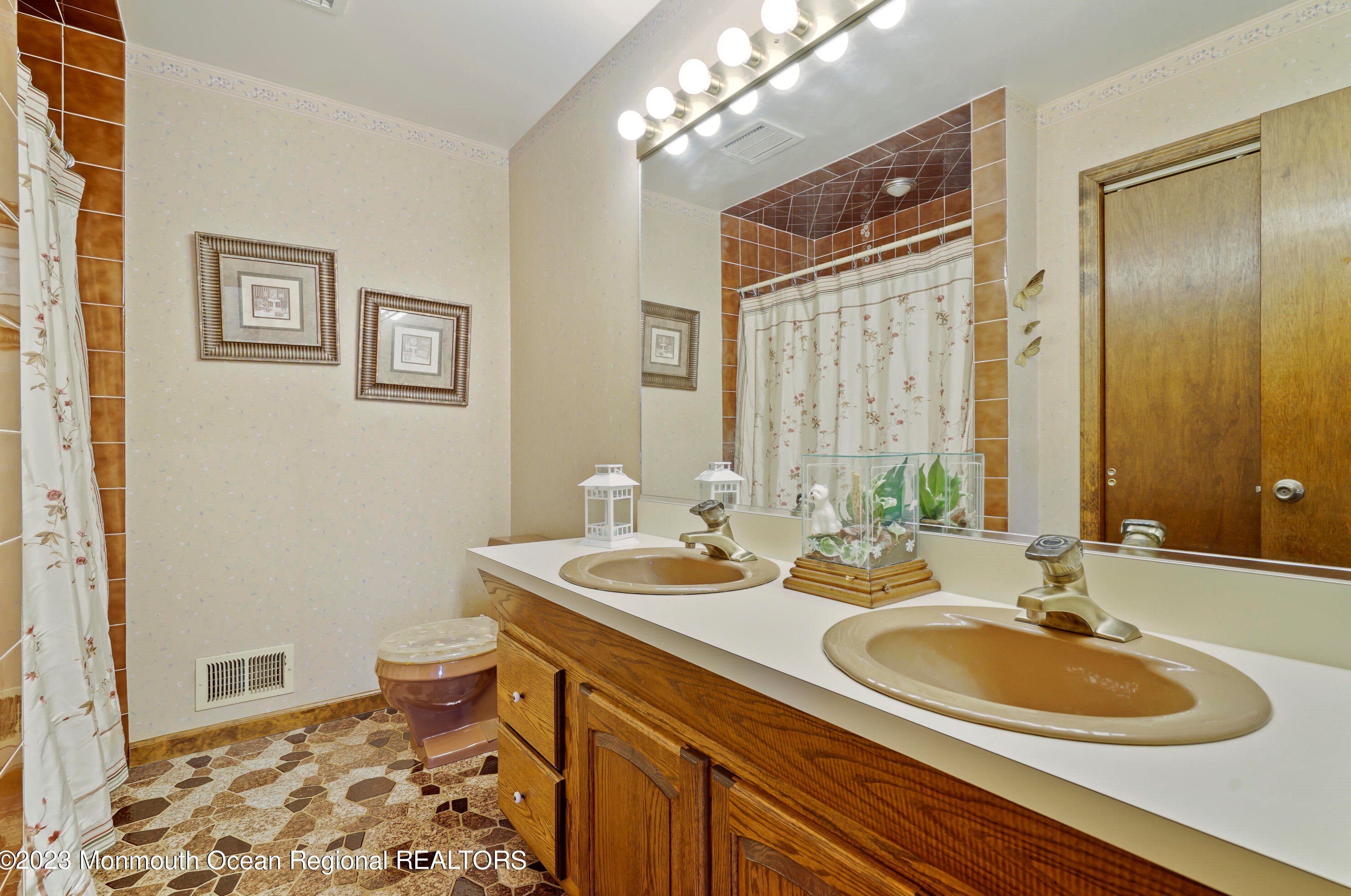 96 Aberdeen Rd, Matawan NJ  07747-2721 exterior