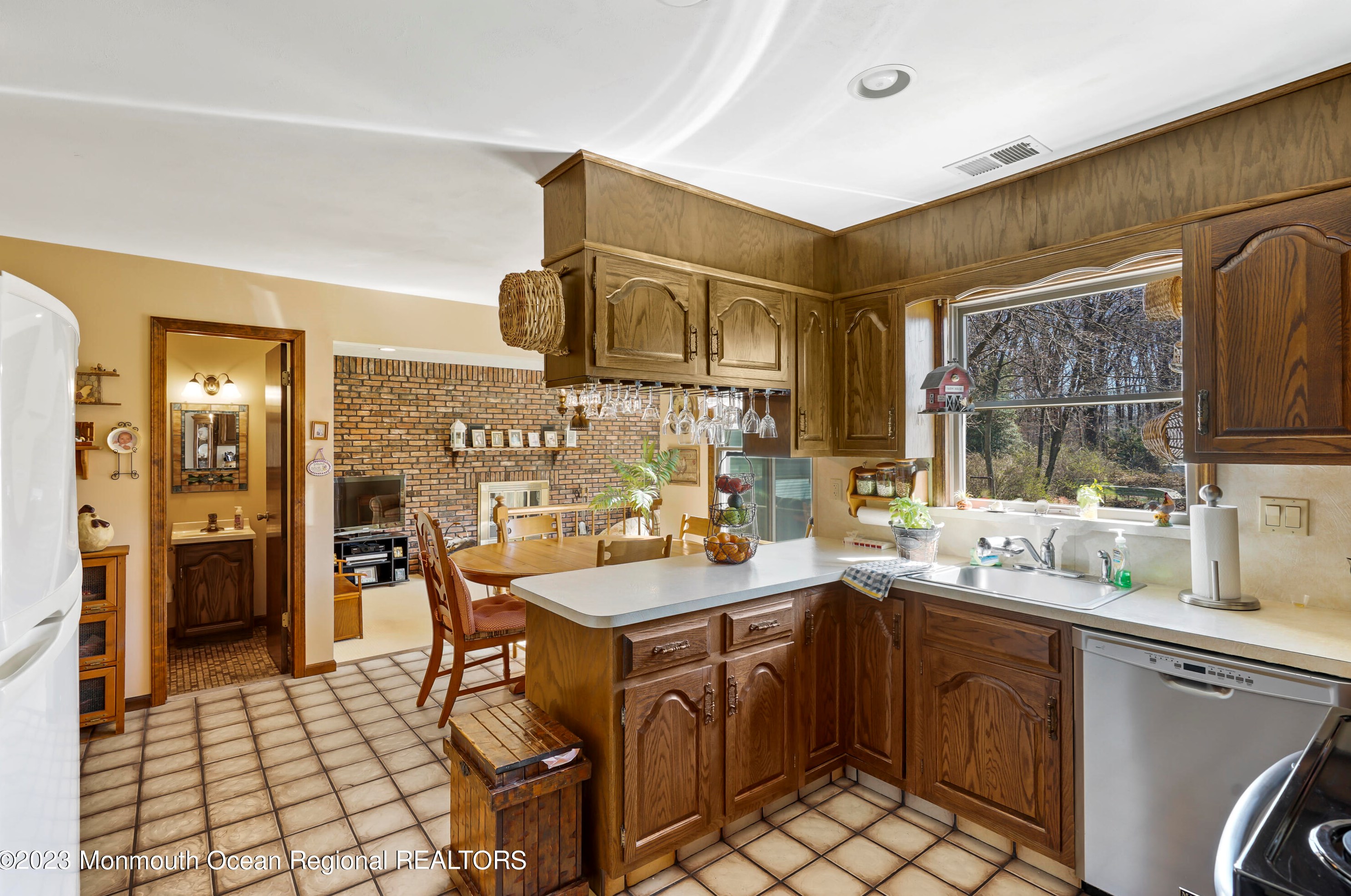 96 Aberdeen Rd, Matawan NJ  07747-2721 exterior