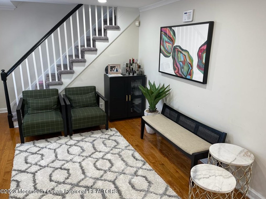 423 Redmond Ave, Oakhurst NJ  07755-1459 exterior