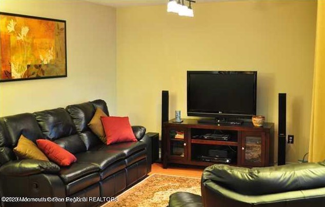 13 Pointe Cir, Wall Township NJ  07753-7933 exterior