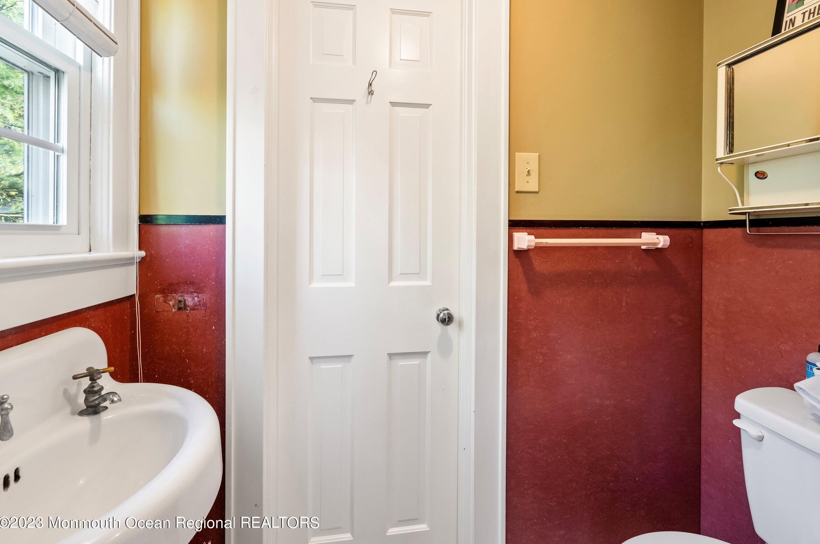 8 Spruce St, Toms River NJ  08753-7624 exterior