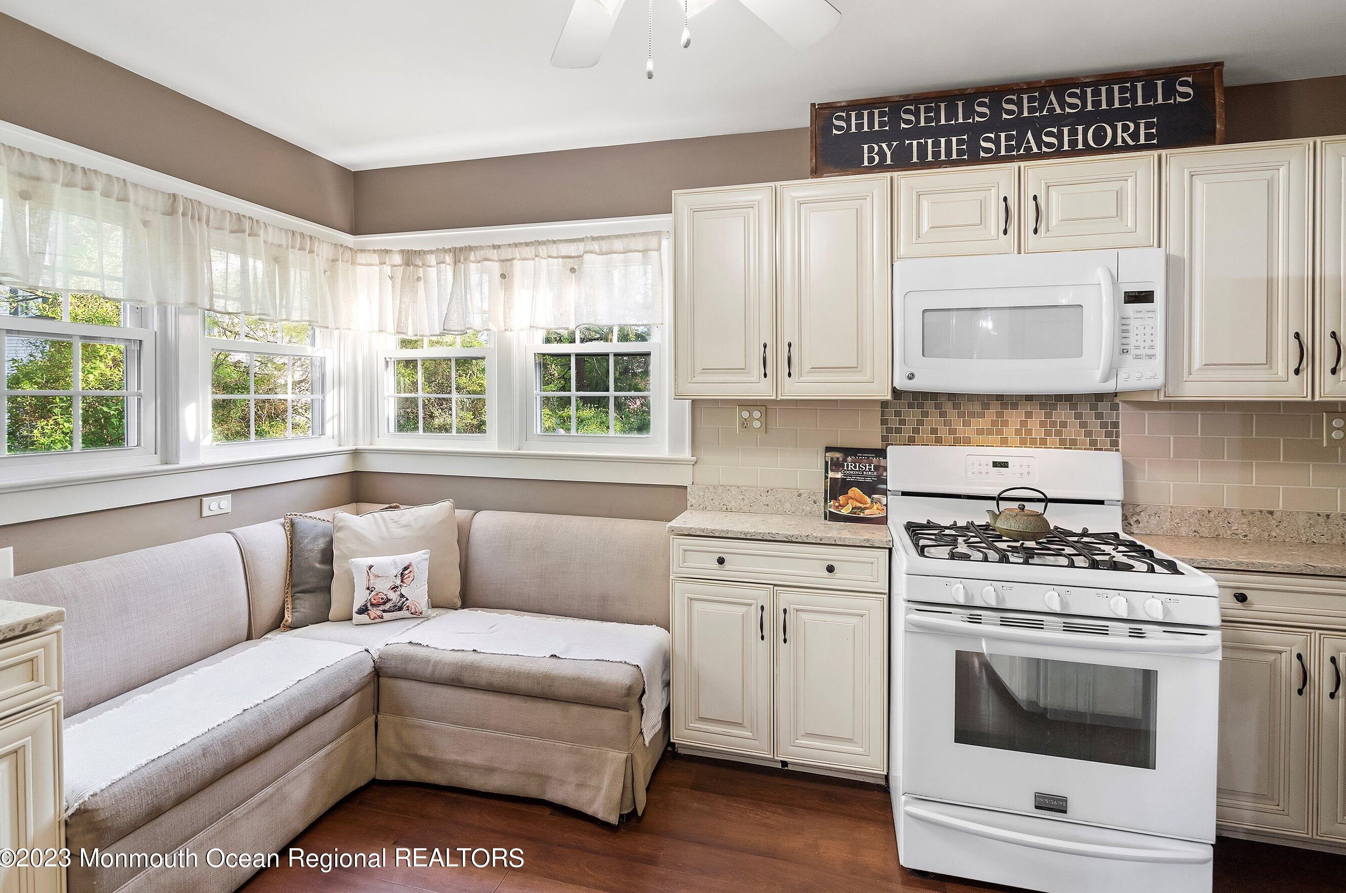 8 Spruce St, Toms River NJ  08753-7624 exterior