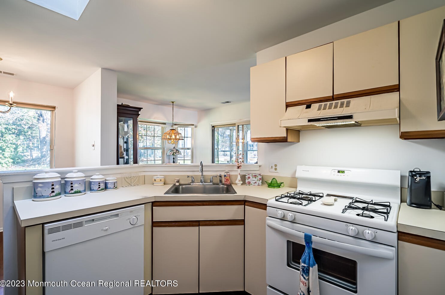 220 Mohican Ln, Tuckerton NJ  08087-1337 exterior