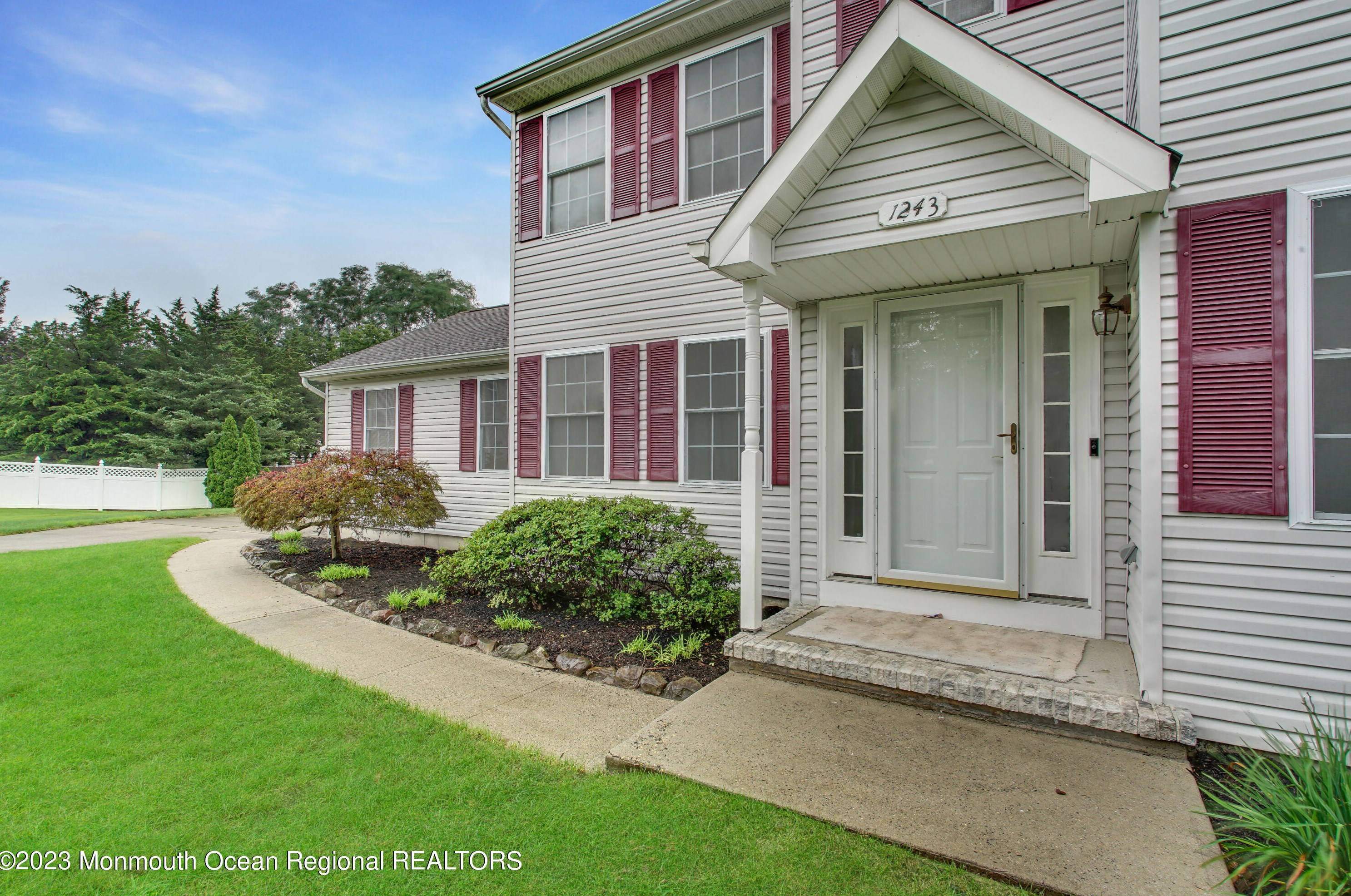 1243 Eagle Ct, Toms River NJ  08755-2207 exterior