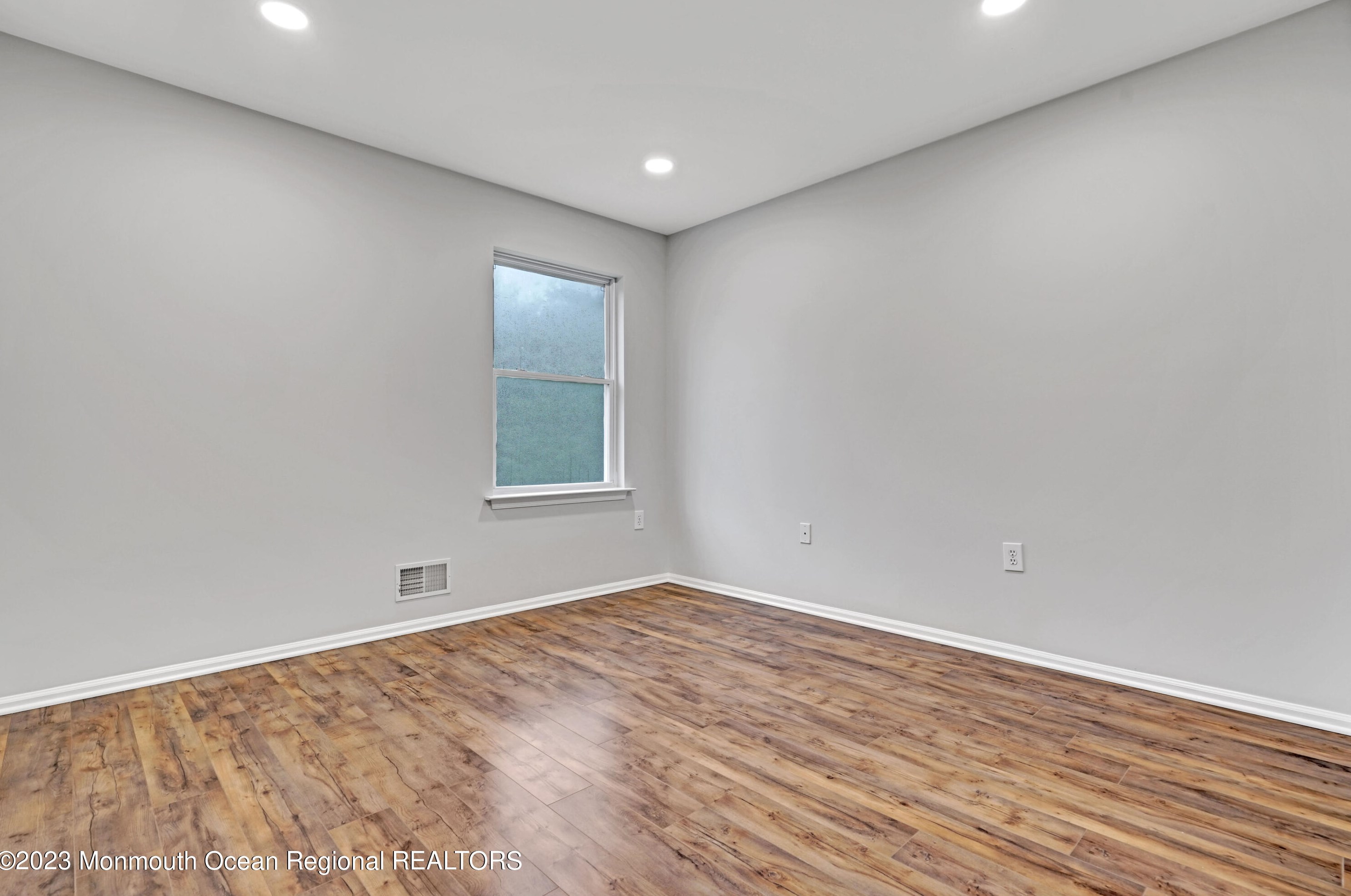 1243 Eagle Ct, Toms River NJ  08755-2207 exterior