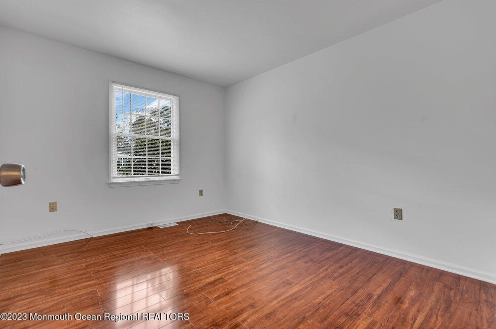 18 Laurel Ln, Tuckerton NJ  08087-9638 exterior