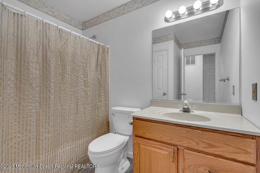 18 Laurel Ln, Tuckerton NJ  08087-9638 exterior