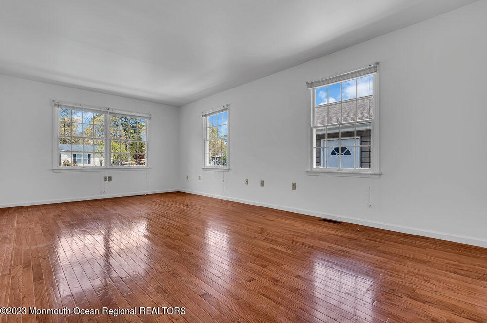 18 Laurel Ln, Tuckerton NJ  08087-9638 exterior