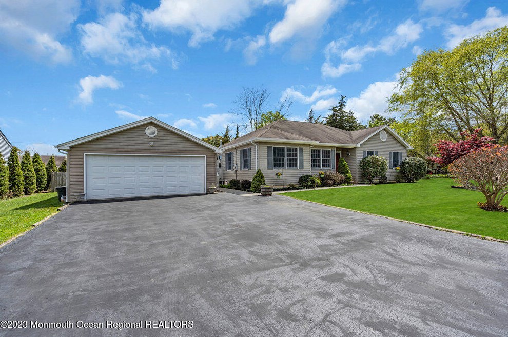 18 Laurel Ln, Tuckerton NJ  08087-9638 exterior