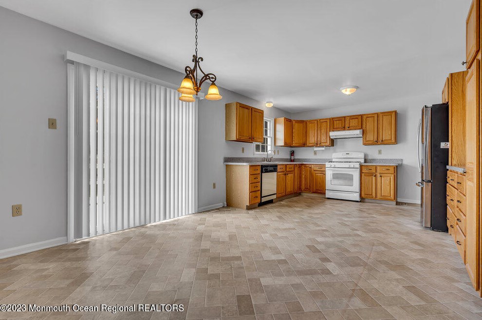 18 Laurel Ln, Tuckerton NJ  08087-9638 exterior