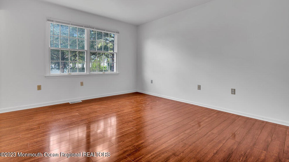 18 Laurel Ln, Tuckerton NJ  08087-9638 exterior