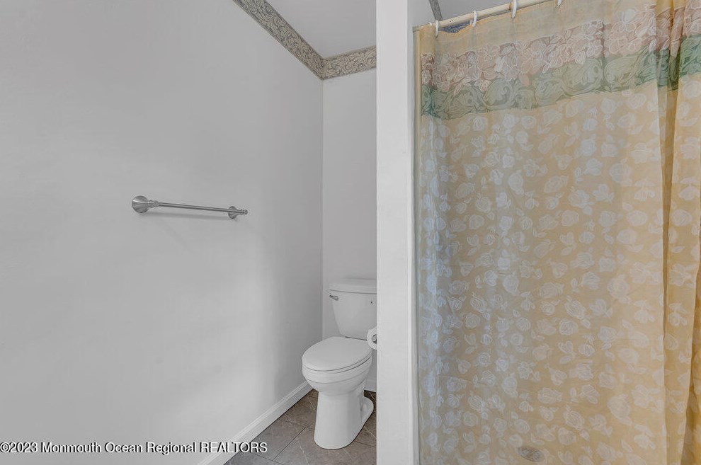 18 Laurel Ln, Tuckerton NJ  08087-9638 exterior