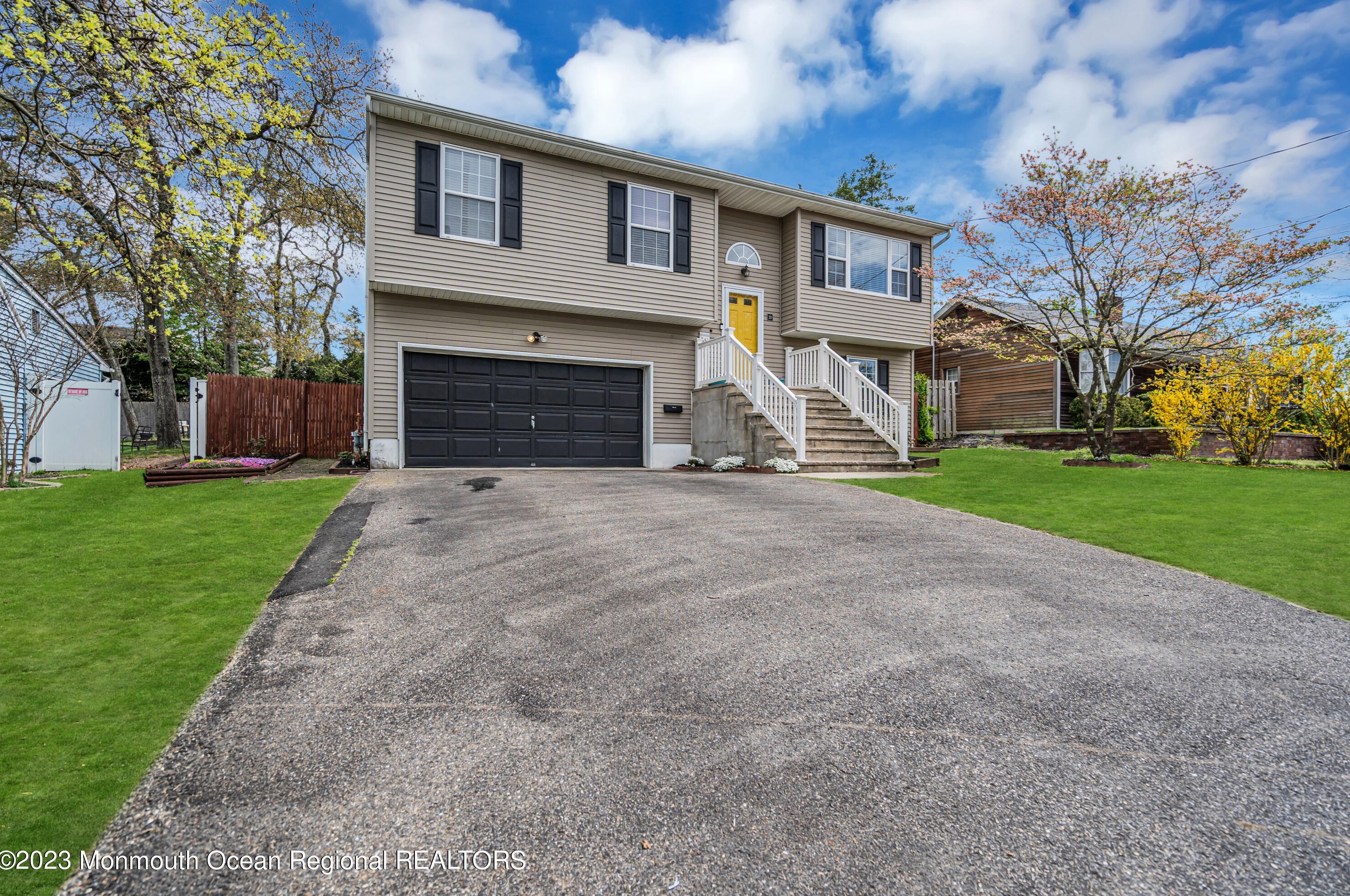 20 East Dr, Toms River NJ  08753-6841 exterior