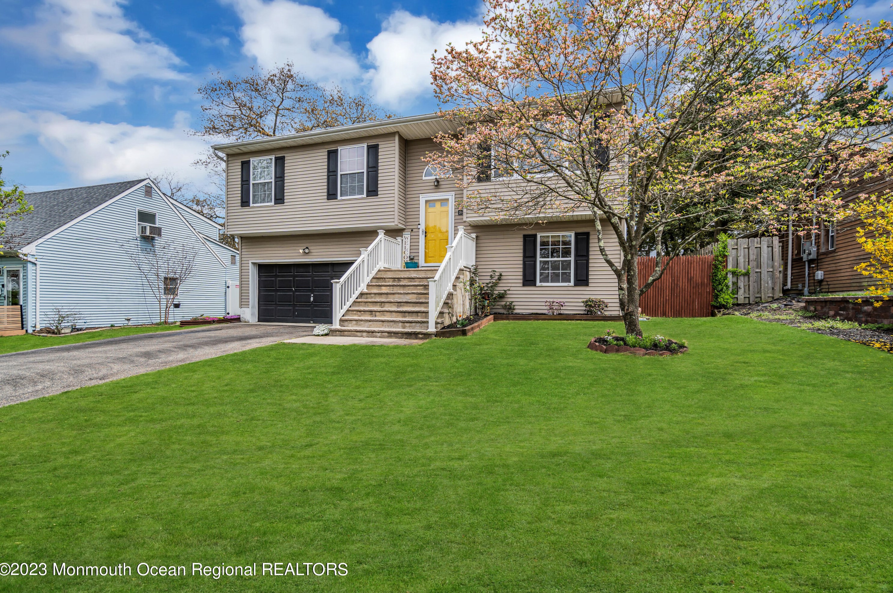 20 East Dr, Toms River NJ  08753-6841 exterior