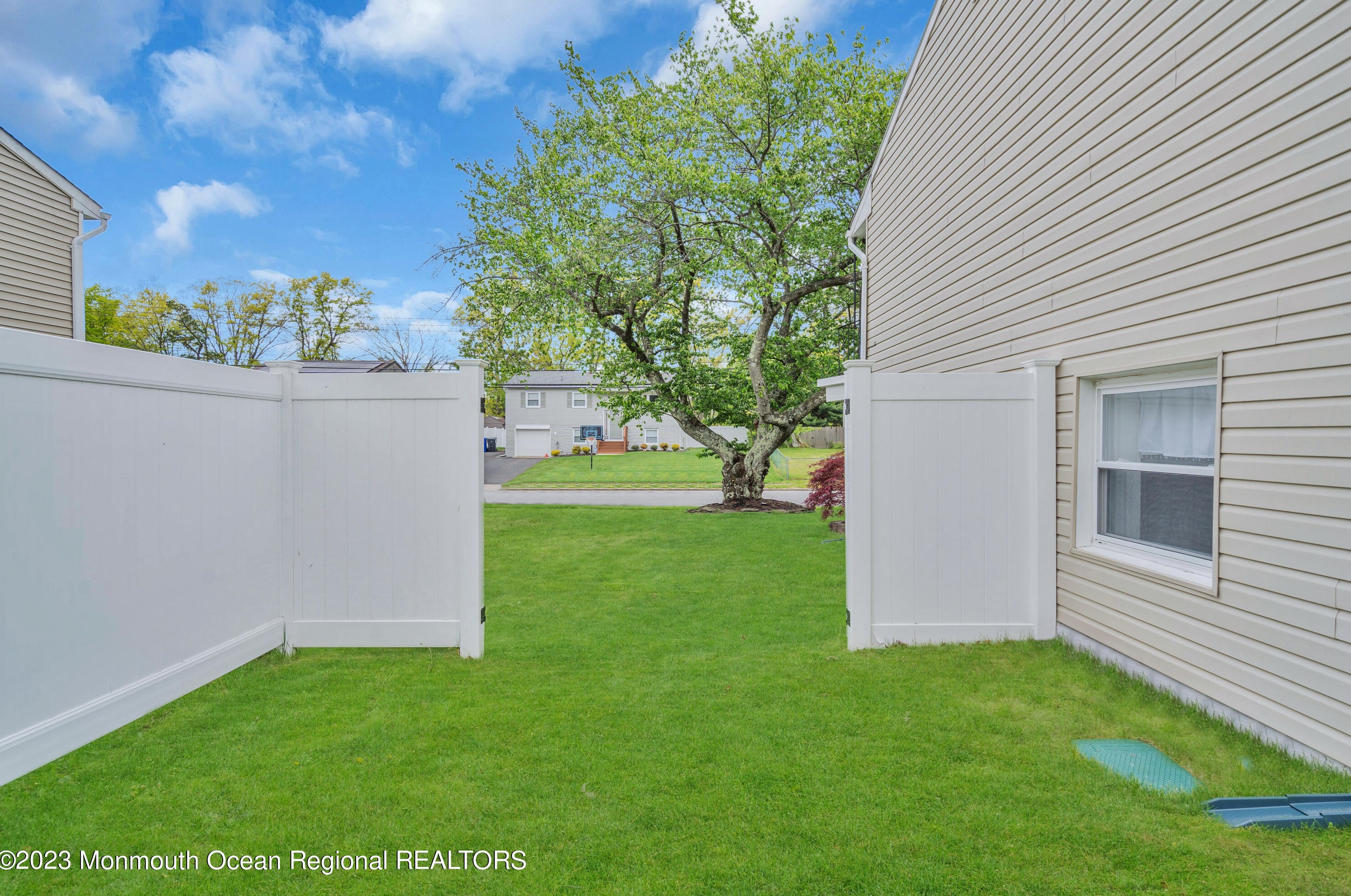 20 Cedar Hill Ln, Toms River NJ  08755-4904 exterior