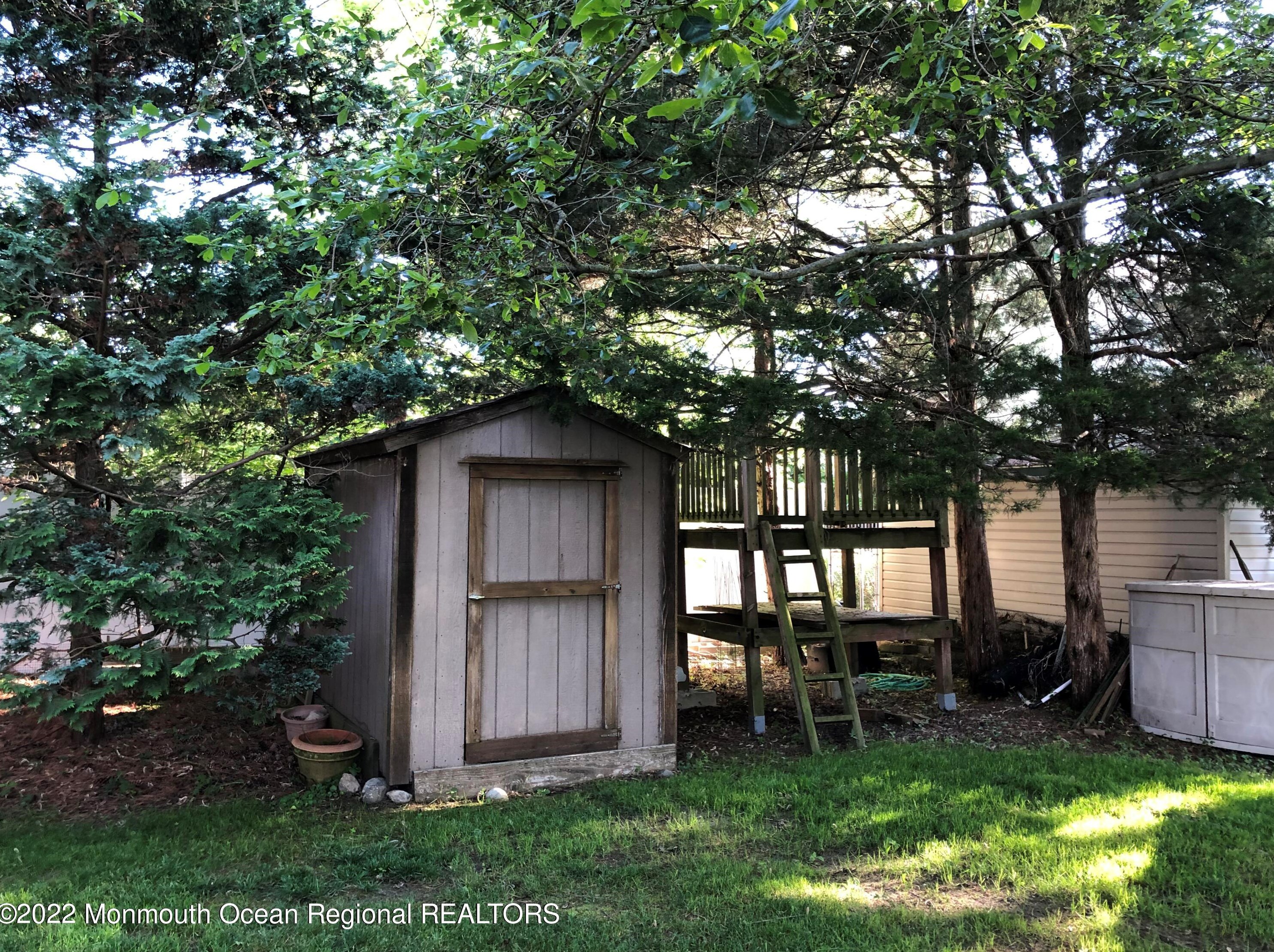 1703 Melville St, Oakhurst NJ 07755-2915 exterior