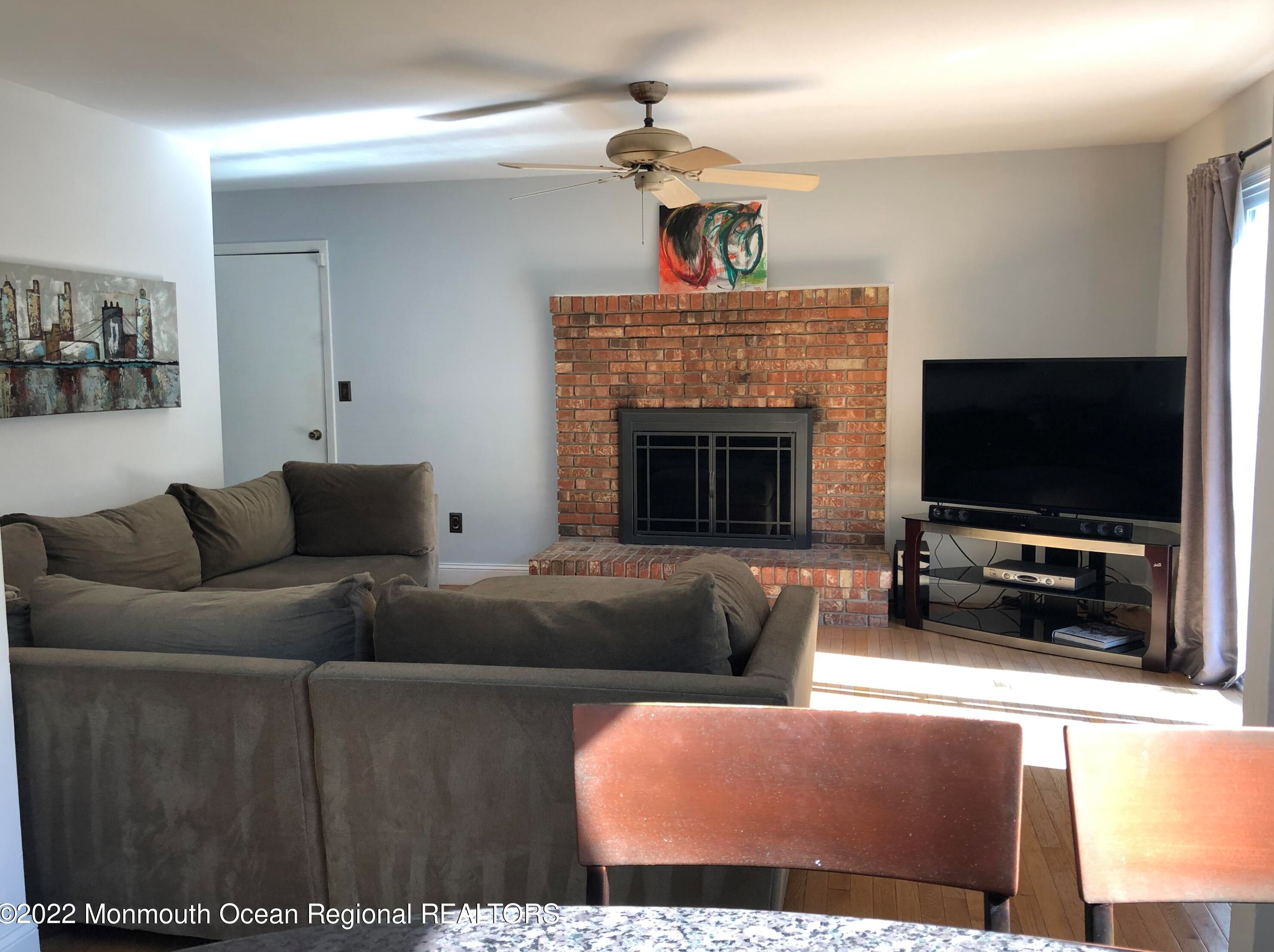 1703 Melville St, Oakhurst NJ 07755-2915 exterior