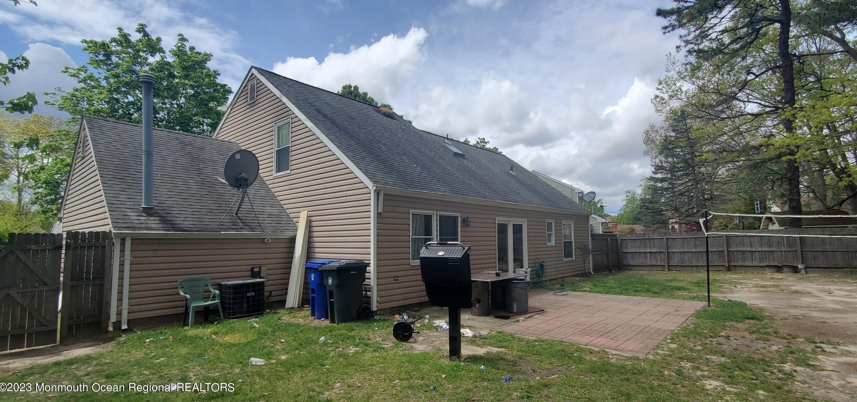 405 Cheyenne Ct, Toms River NJ  08755-4061 exterior