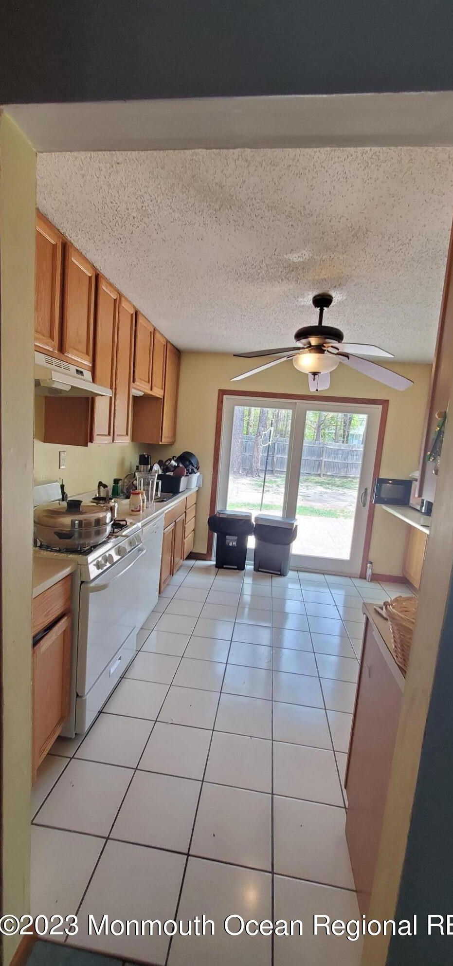405 Cheyenne Ct, Toms River NJ  08755-4061 exterior