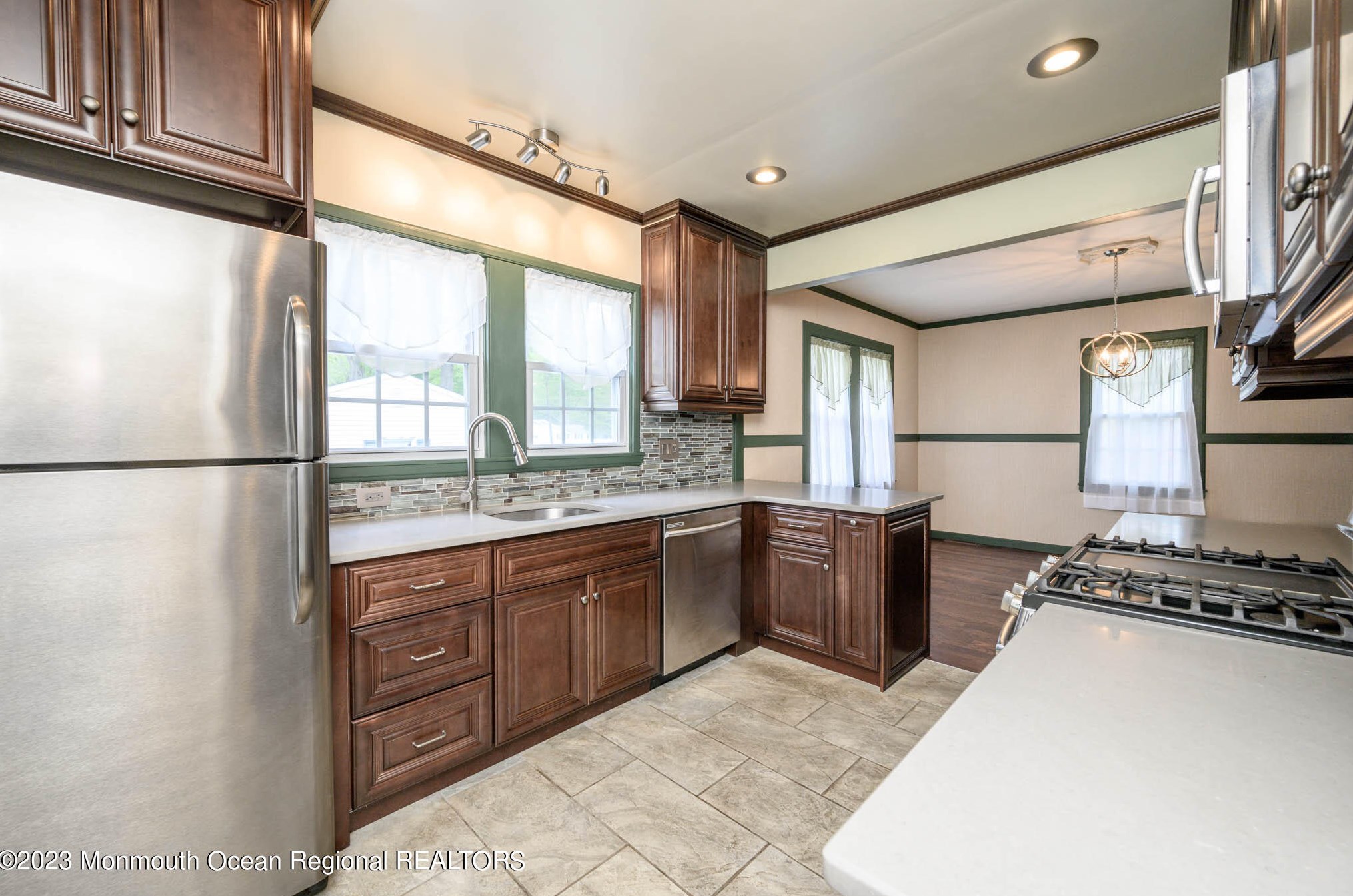 15 Dunlap Ave, Pennsville NJ  08070-1148 exterior