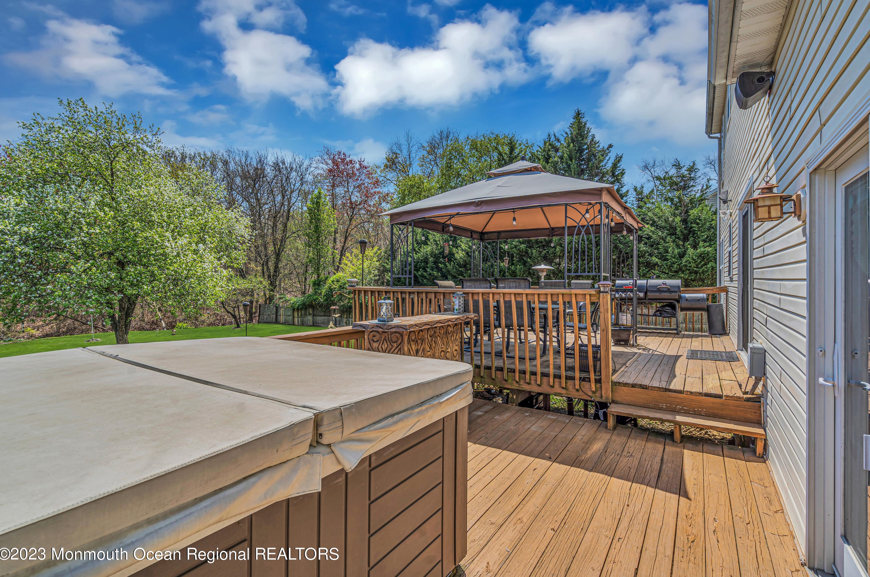 1013 Woodlane Rd, Jackson Twp NJ  08527-1555 exterior
