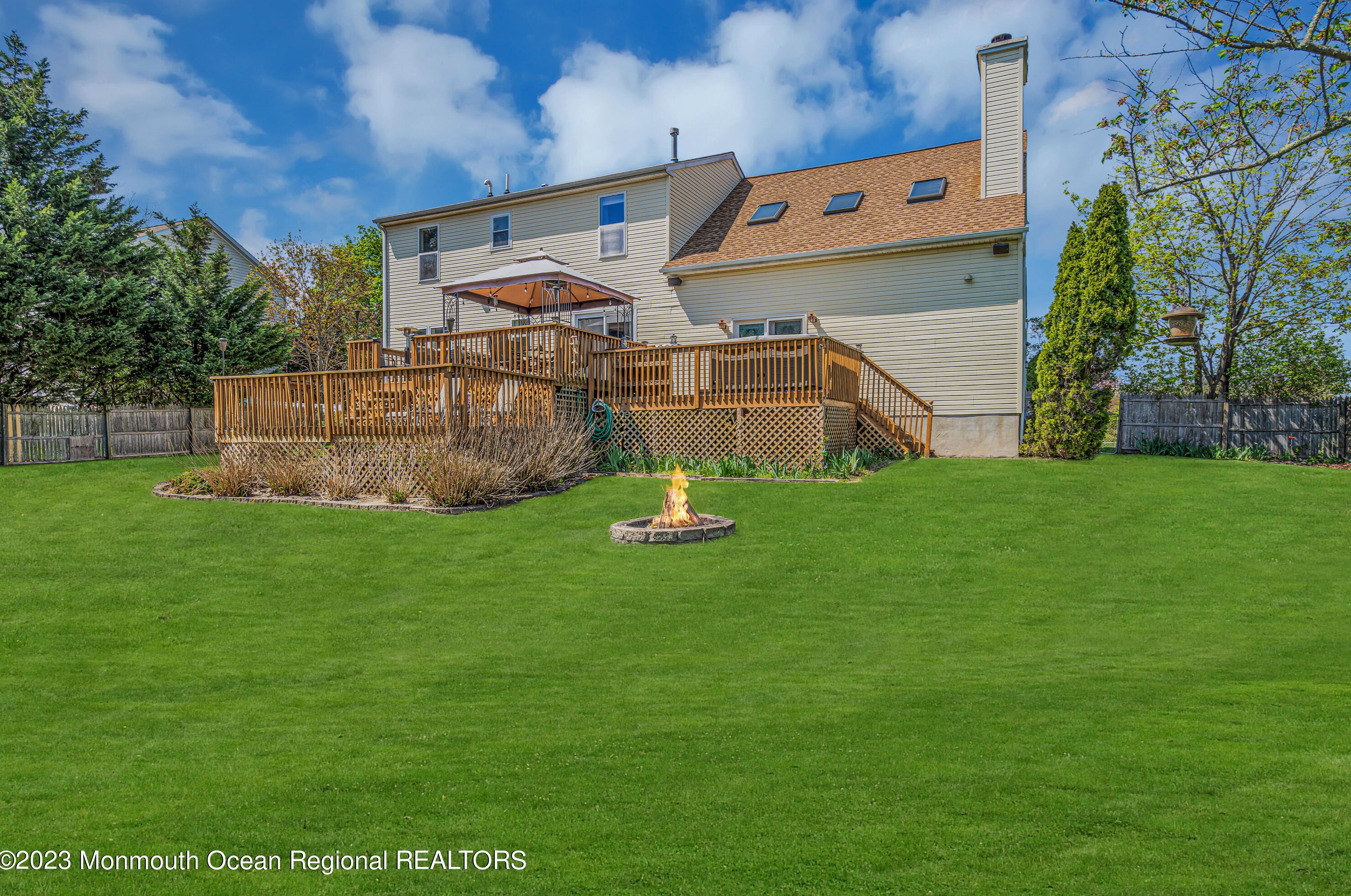 1013 Woodlane Rd, Jackson Twp NJ  08527-1555 exterior