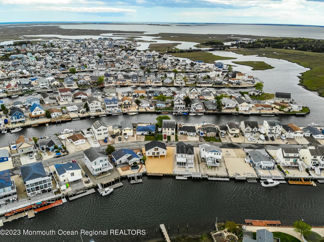 114 Binnacle Dr, Tuckerton NJ  08087-1502 exterior