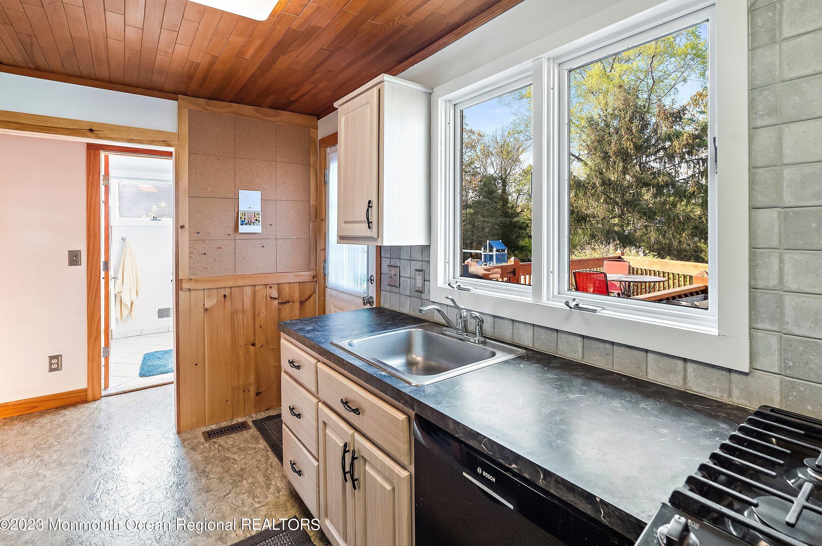 1212 Riviera Ave, Toms River NJ  08753-6948 exterior