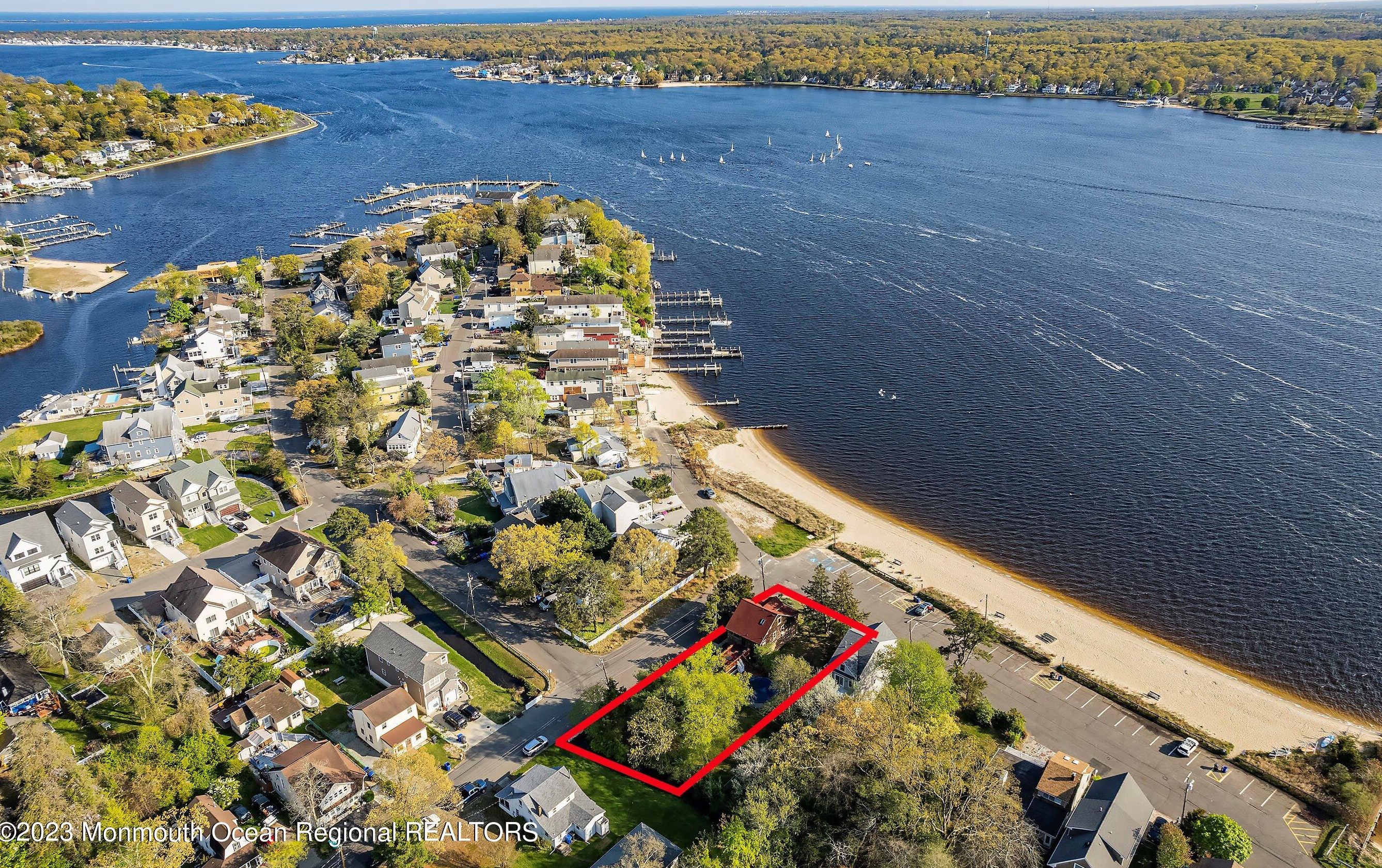 1212 Riviera Ave, Toms River NJ  08753-6948 exterior