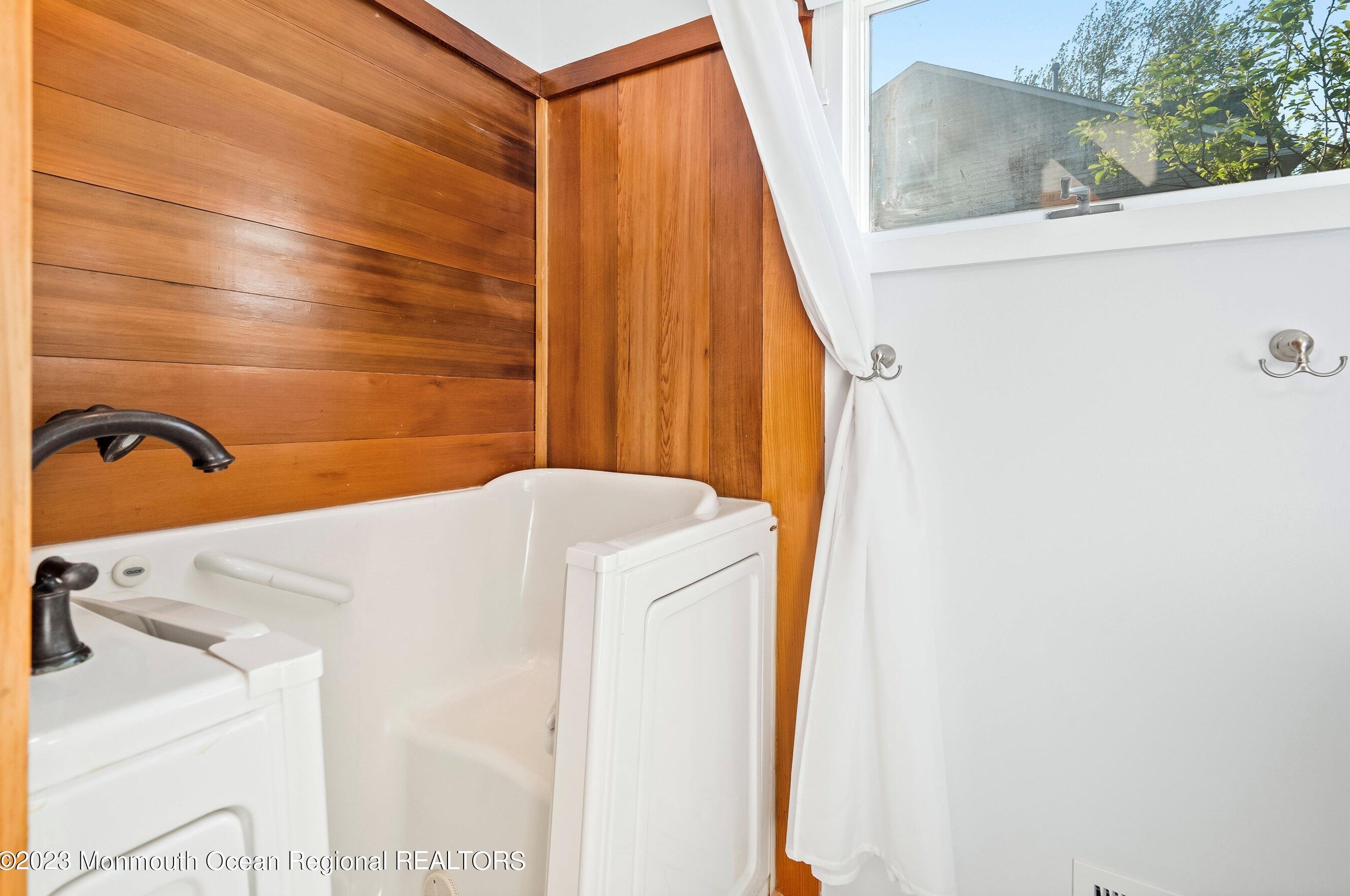 1212 Riviera Ave, Toms River NJ  08753-6948 exterior