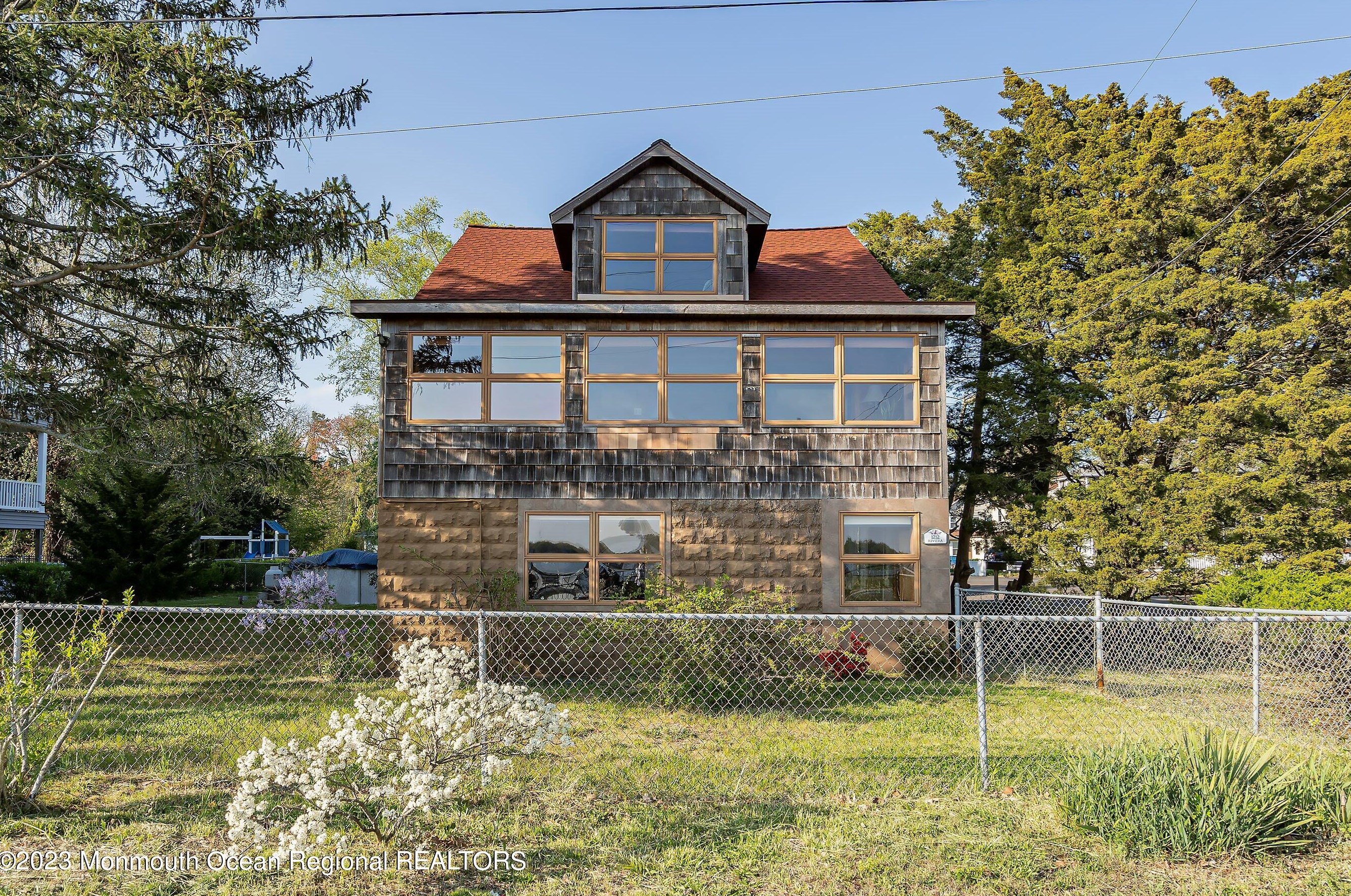 1212 Riviera Ave, Toms River NJ  08753-6948 exterior