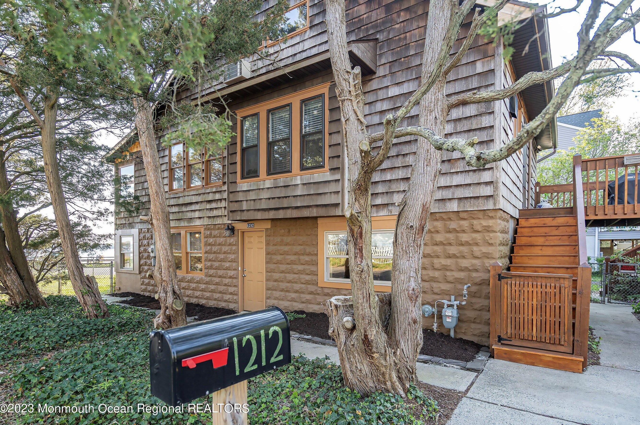 1212 Riviera Ave, Toms River NJ  08753-6948 exterior