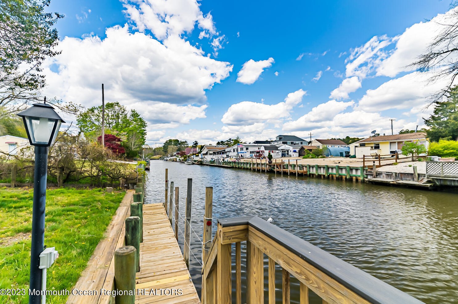 71 Admiral Dr, Tuckerton NJ  08087-2802 exterior