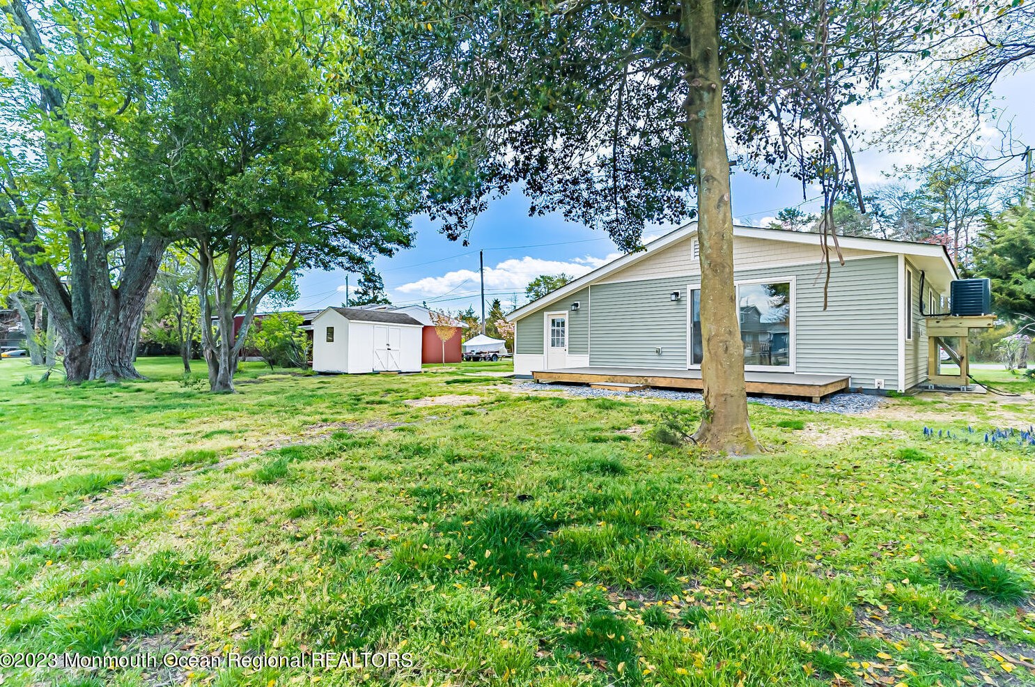 71 Admiral Dr, Tuckerton NJ  08087-2802 exterior