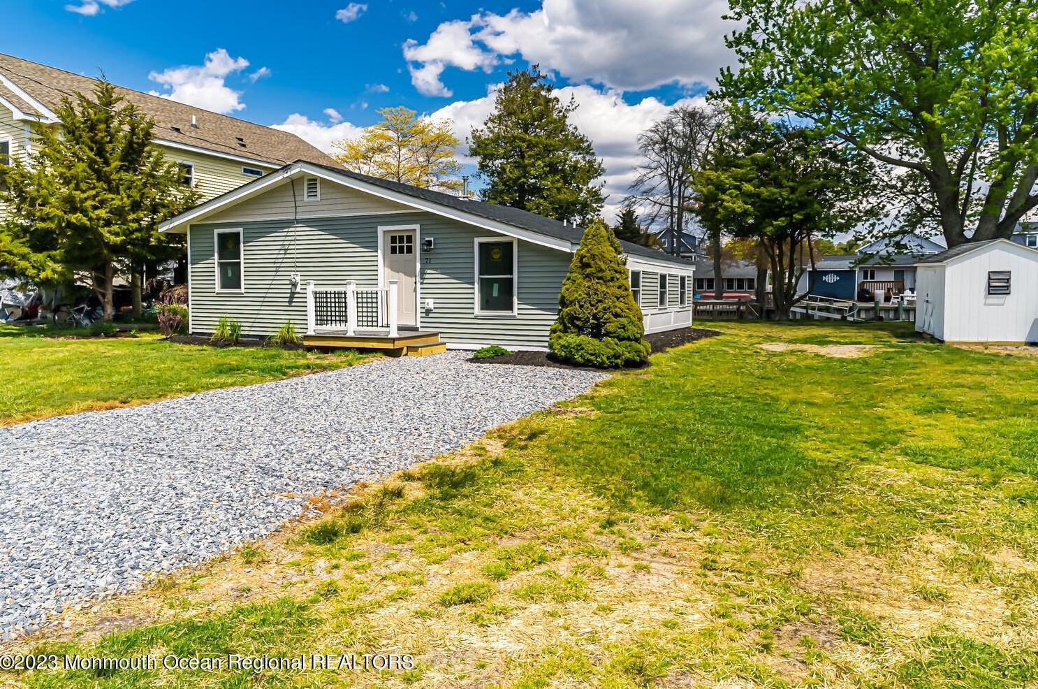 71 Admiral Dr, Tuckerton NJ  08087-2802 exterior