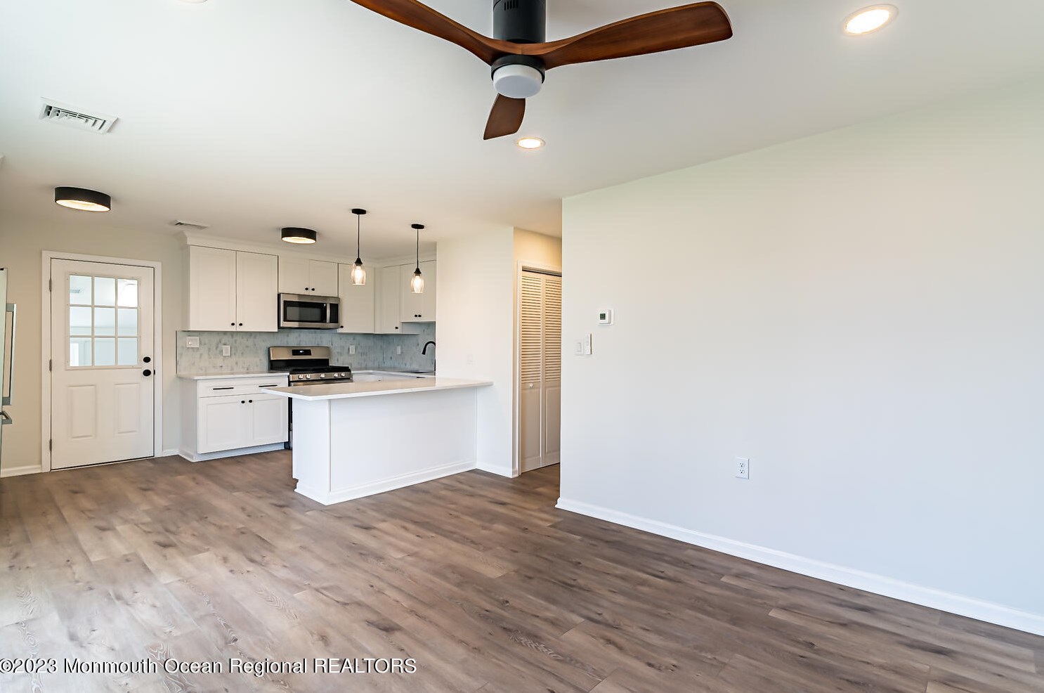 71 Admiral Dr, Tuckerton NJ  08087-2802 exterior