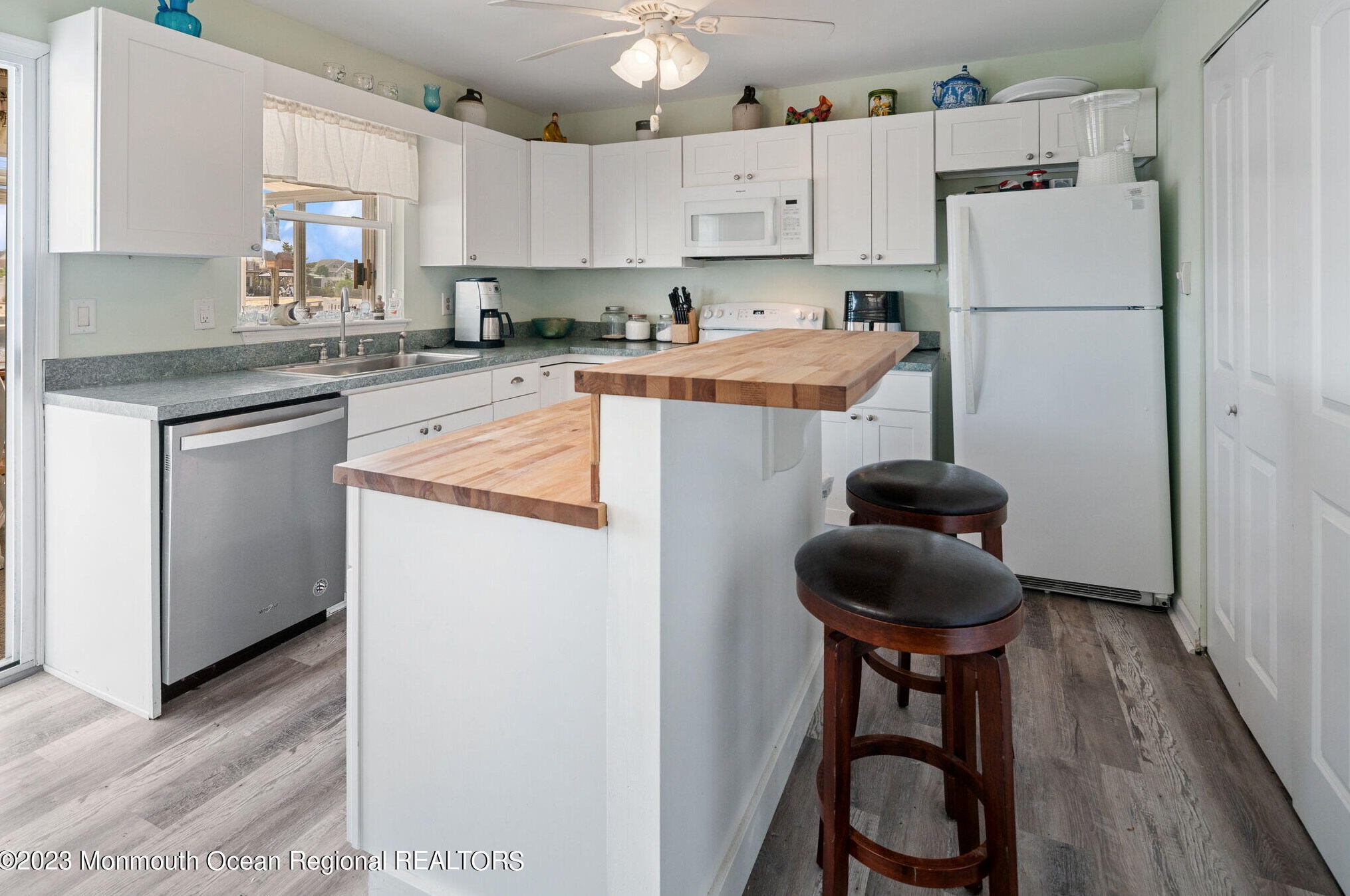 1369 Radio Rd, Tuckerton NJ  08087-1009 exterior