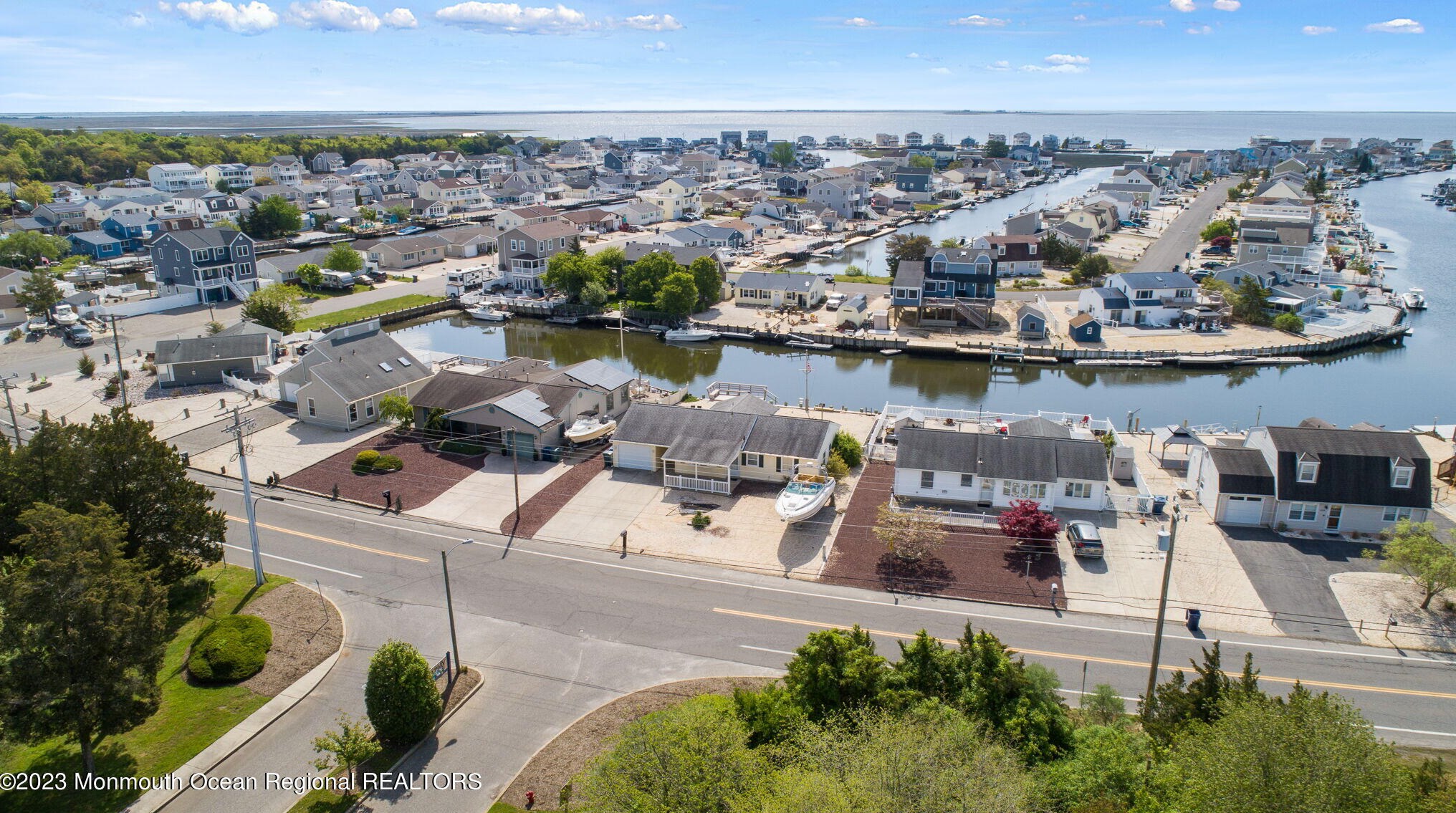 1369 Radio Rd, Tuckerton NJ  08087-1009 exterior