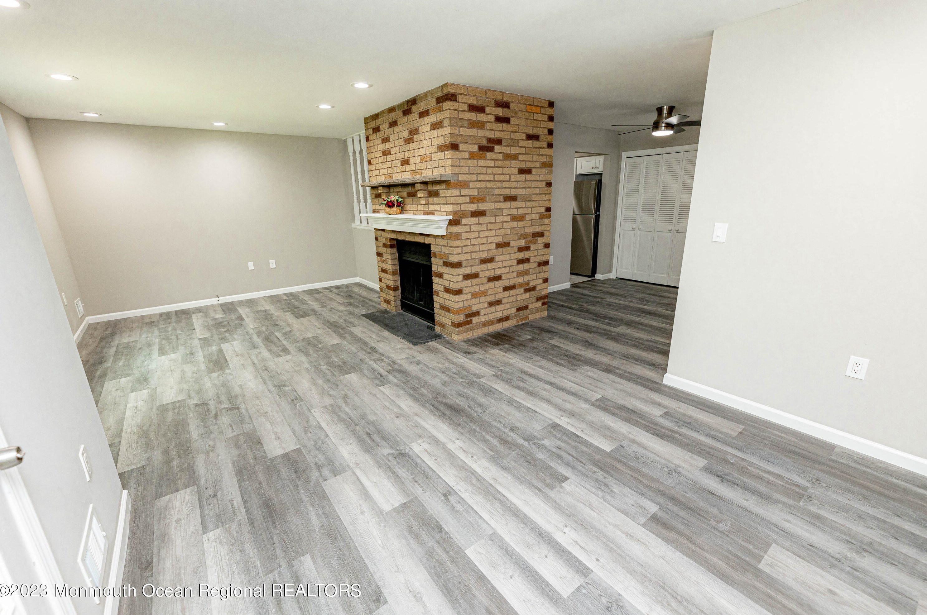 606 Wellington Pl, Matawan NJ 07747-1922 exterior