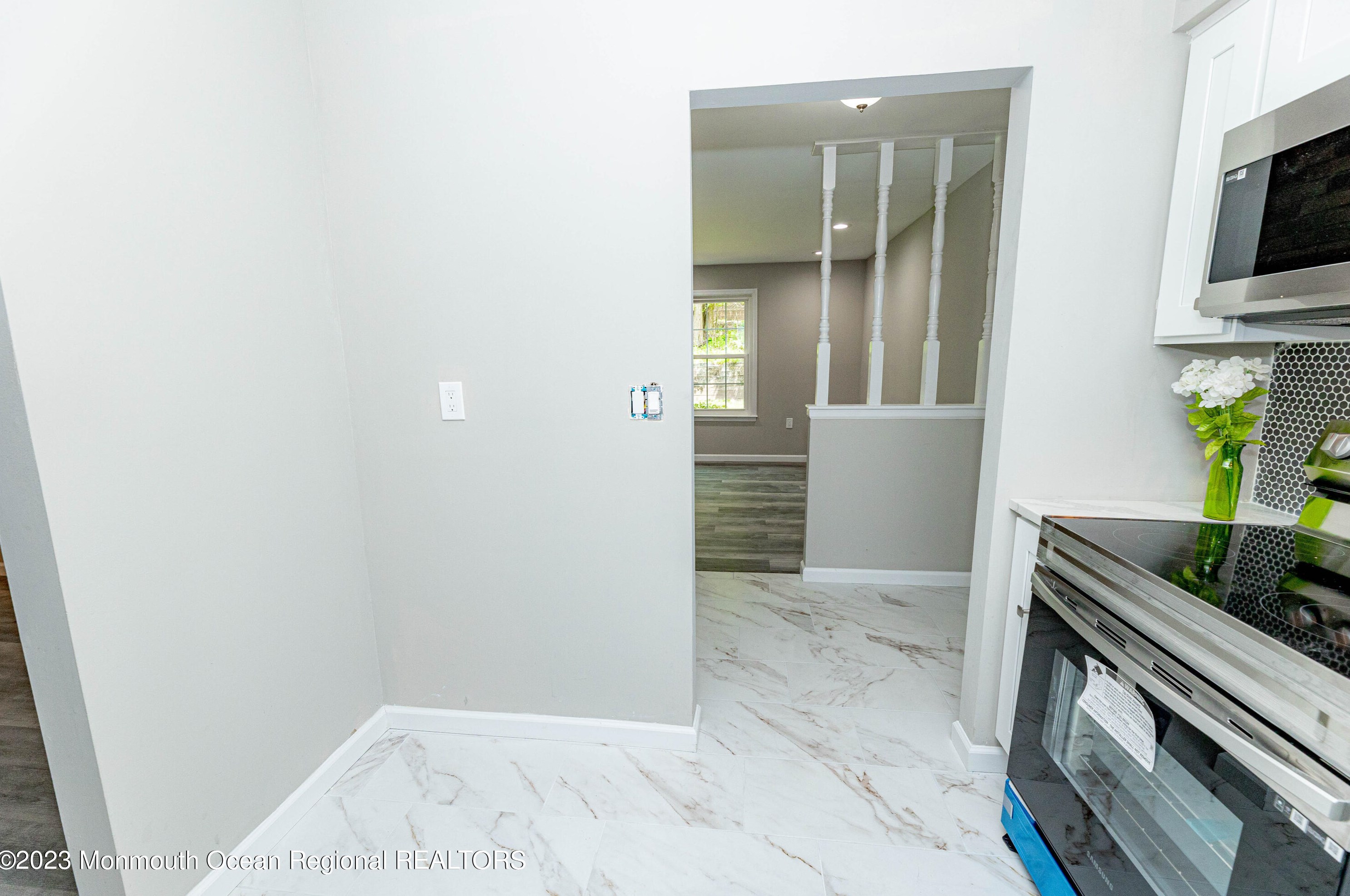 606 Wellington Pl, Matawan NJ 07747-1922 exterior