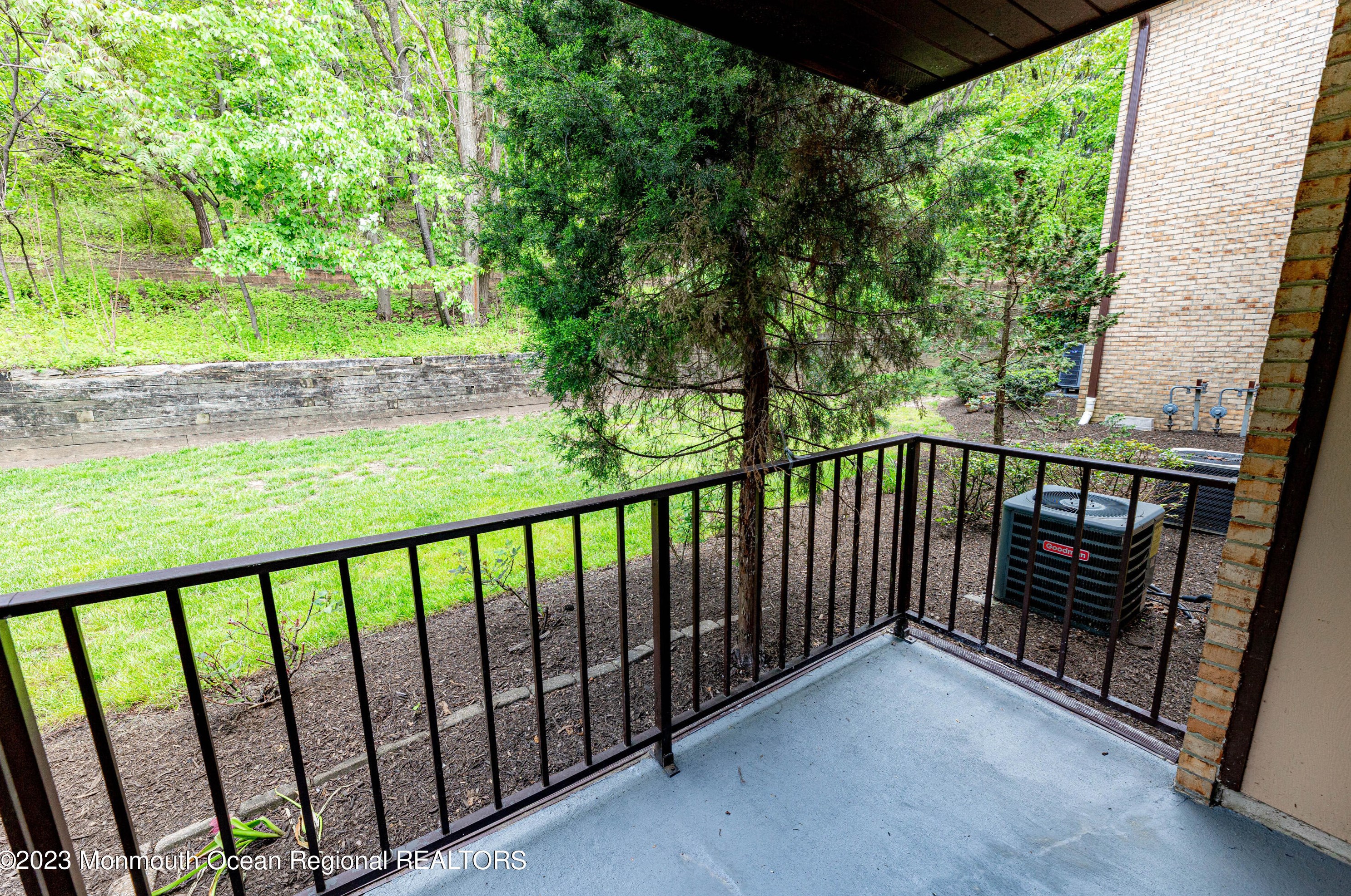 606 Wellington Pl, Matawan NJ 07747-1922 exterior