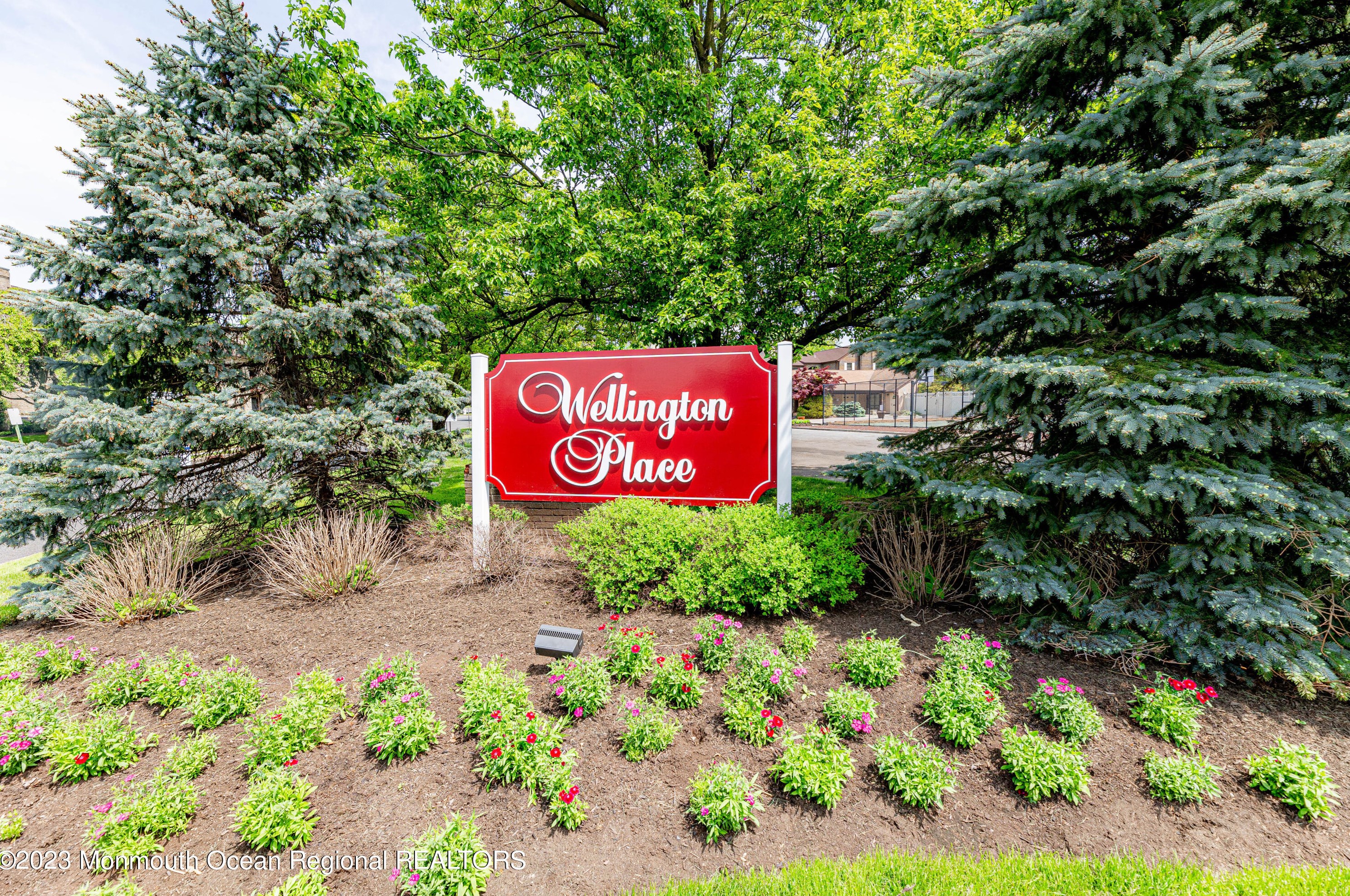 606 Wellington Pl, Matawan NJ 07747-1922 exterior