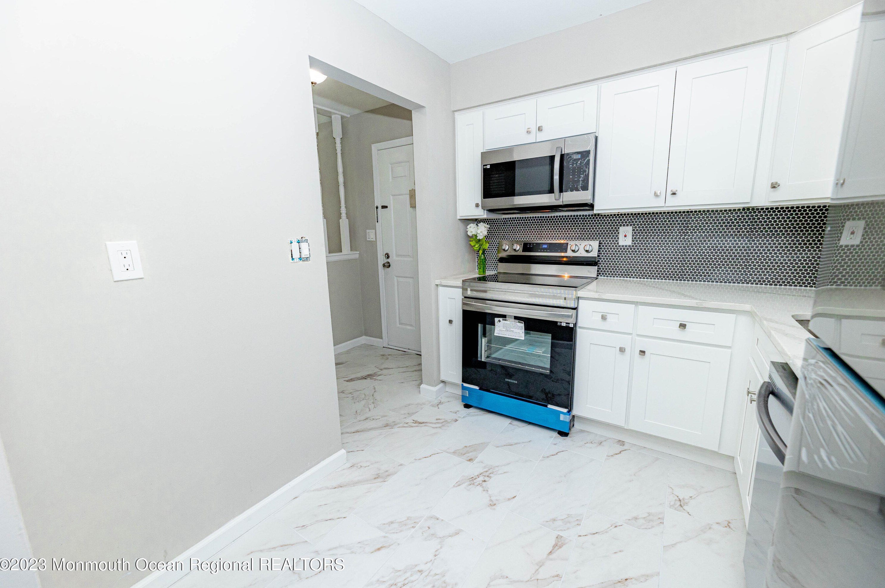 606 Wellington Pl, Matawan NJ 07747-1922 exterior