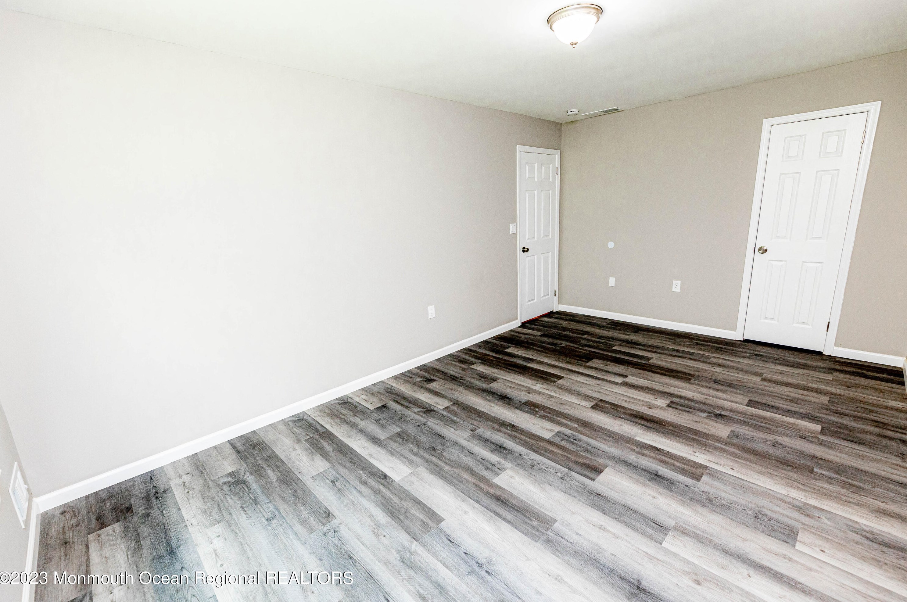 606 Wellington Pl, Matawan NJ 07747-1922 exterior