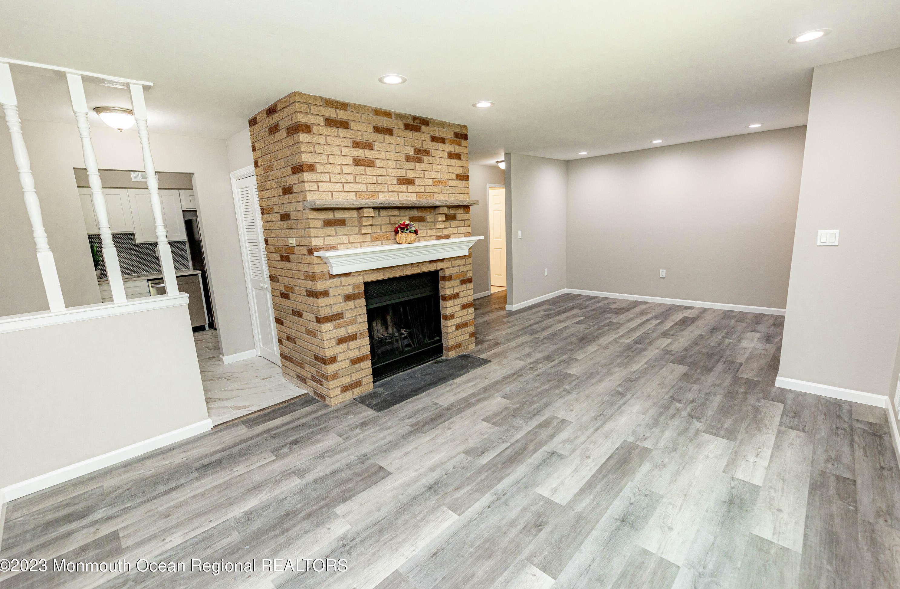 606 Wellington Pl, Matawan NJ 07747-1922 exterior