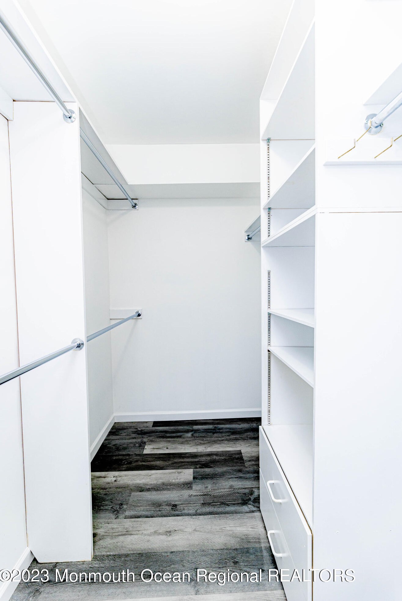 606 Wellington Pl, Matawan NJ 07747-1922 exterior