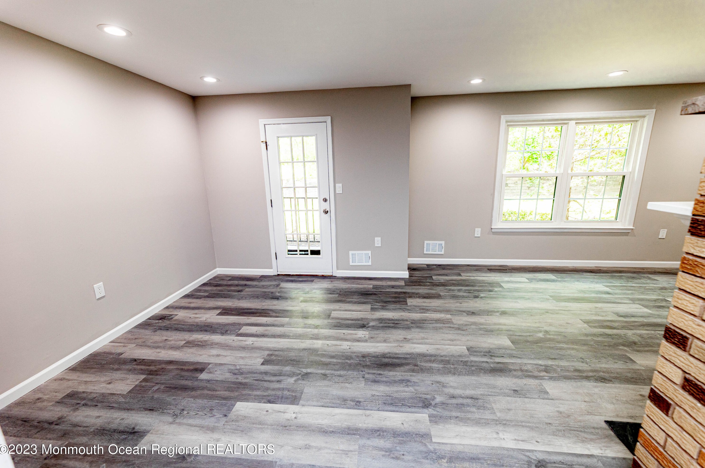 606 Wellington Pl, Matawan NJ 07747-1922 exterior