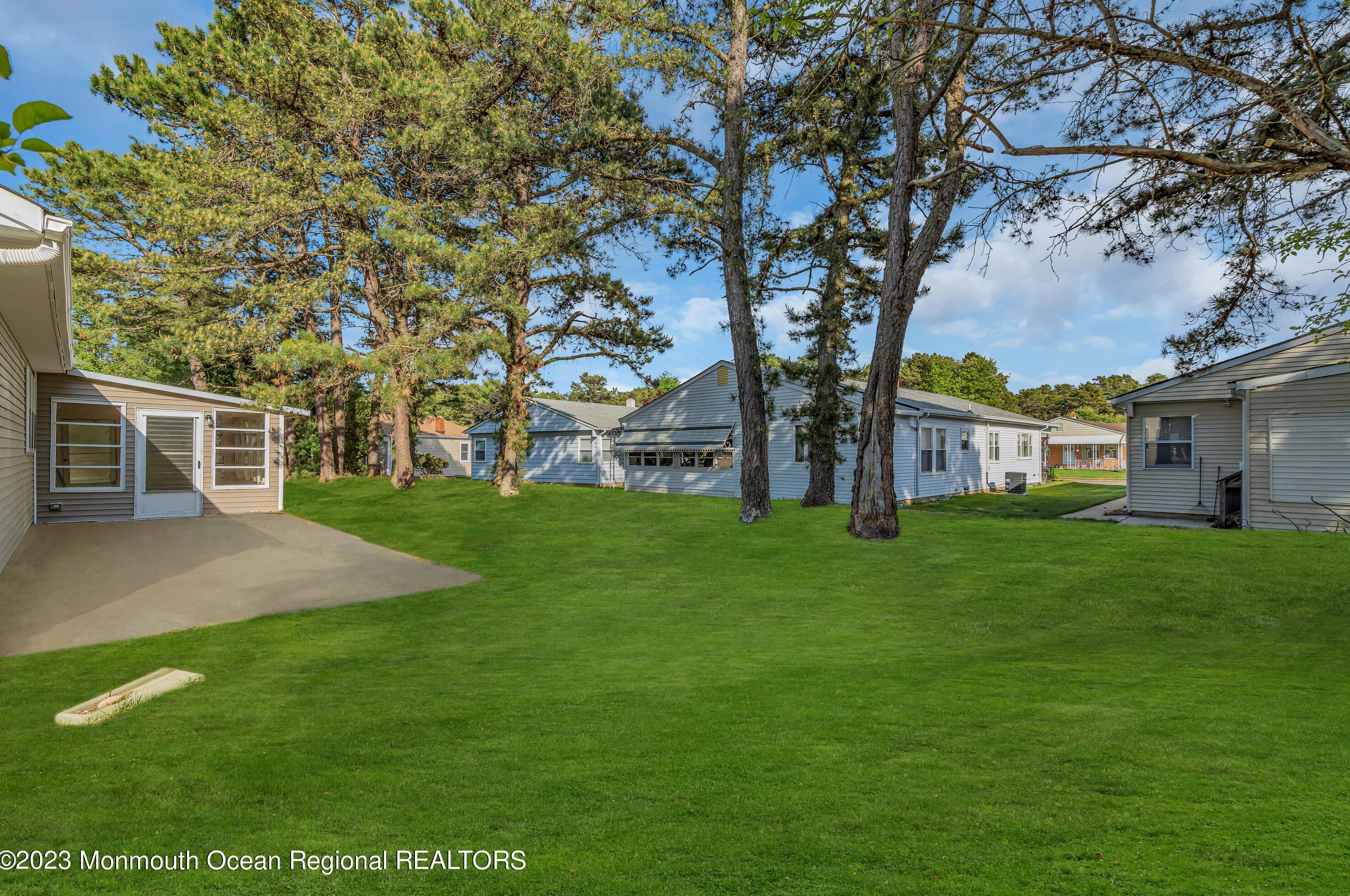 16 Wakan Ct, Toms River NJ  08757-6245 exterior